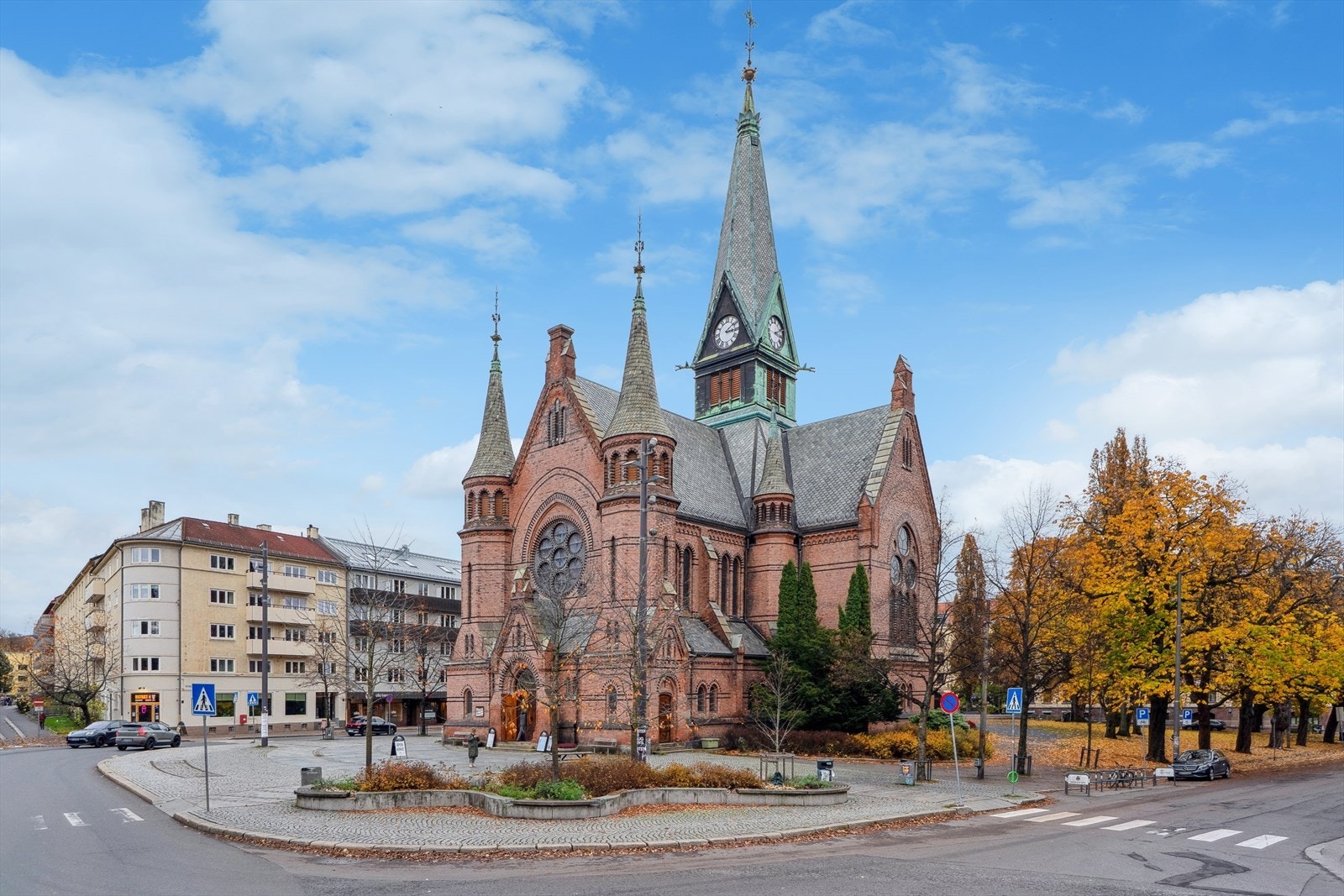 Med Sagene som utgangspunkt har en alt innen rekkevidde, om det er særegne og koselige butikker, restauranter, marka, trenings- eller kulturtilbud som frister; her er mulighetene mange! Galleribilde