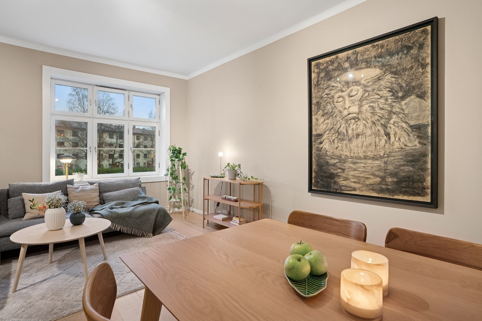 Med en takhøyde på 2,78 meter, er det godt med plass under taket. Galleribilde