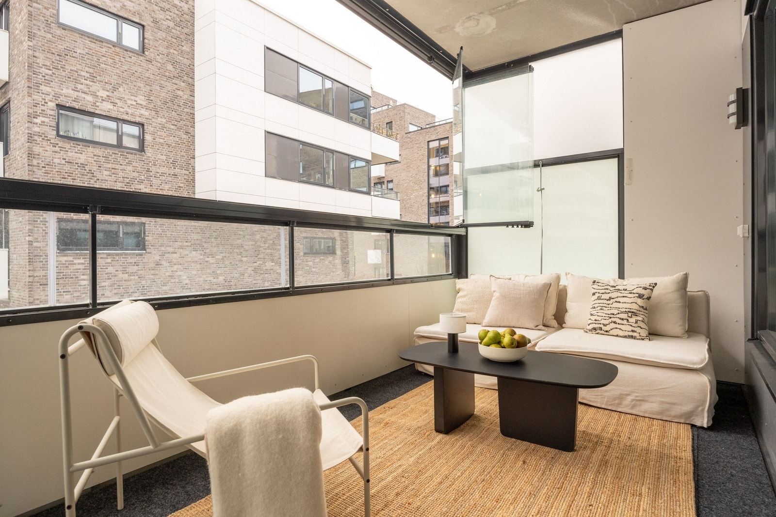 Her er det god plass til å innrede med ønsket utemøblement. Galleribilde