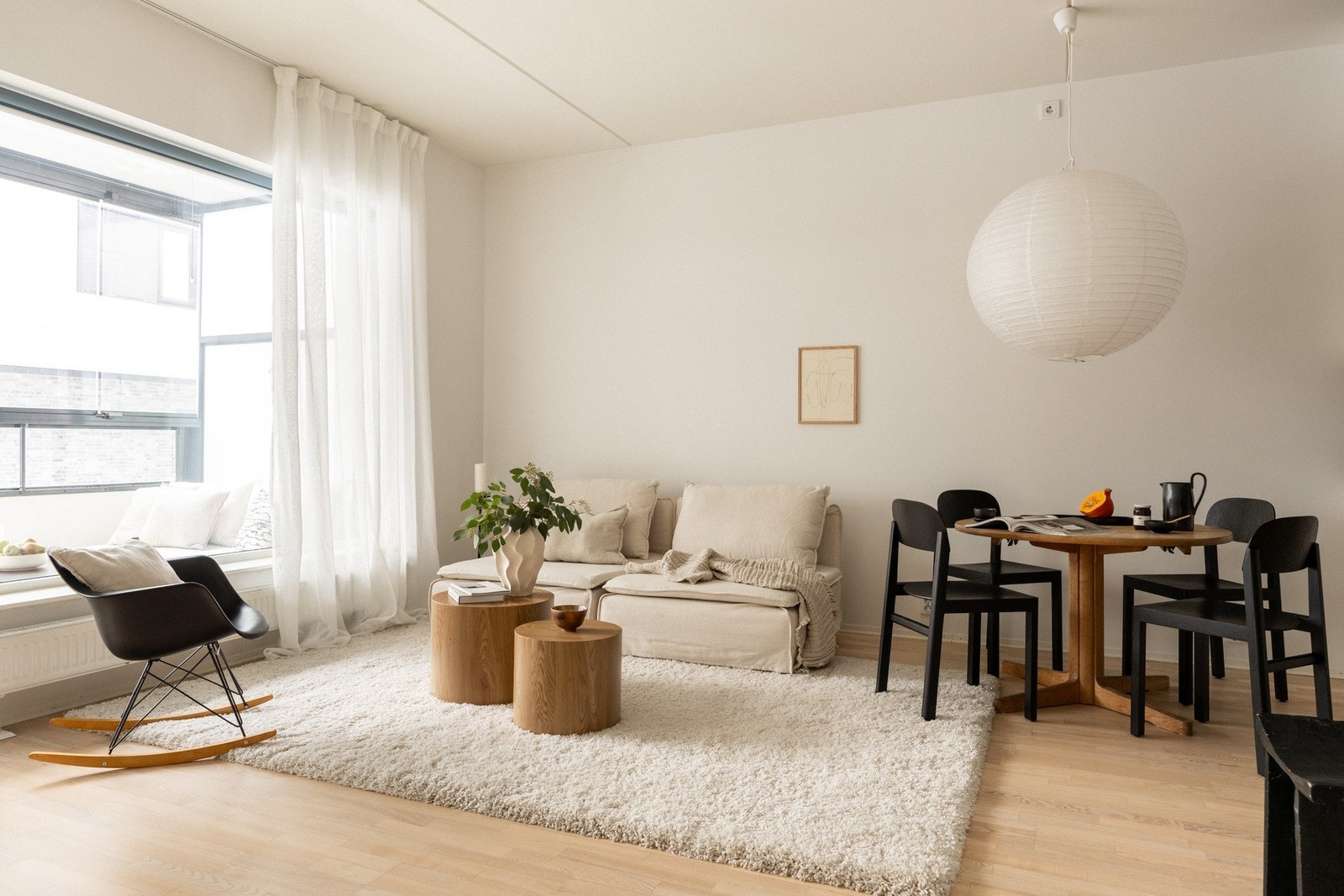 Dette er en innbydende 2-roms andelsleilighet i moderne bygg fra 2017. Galleribilde