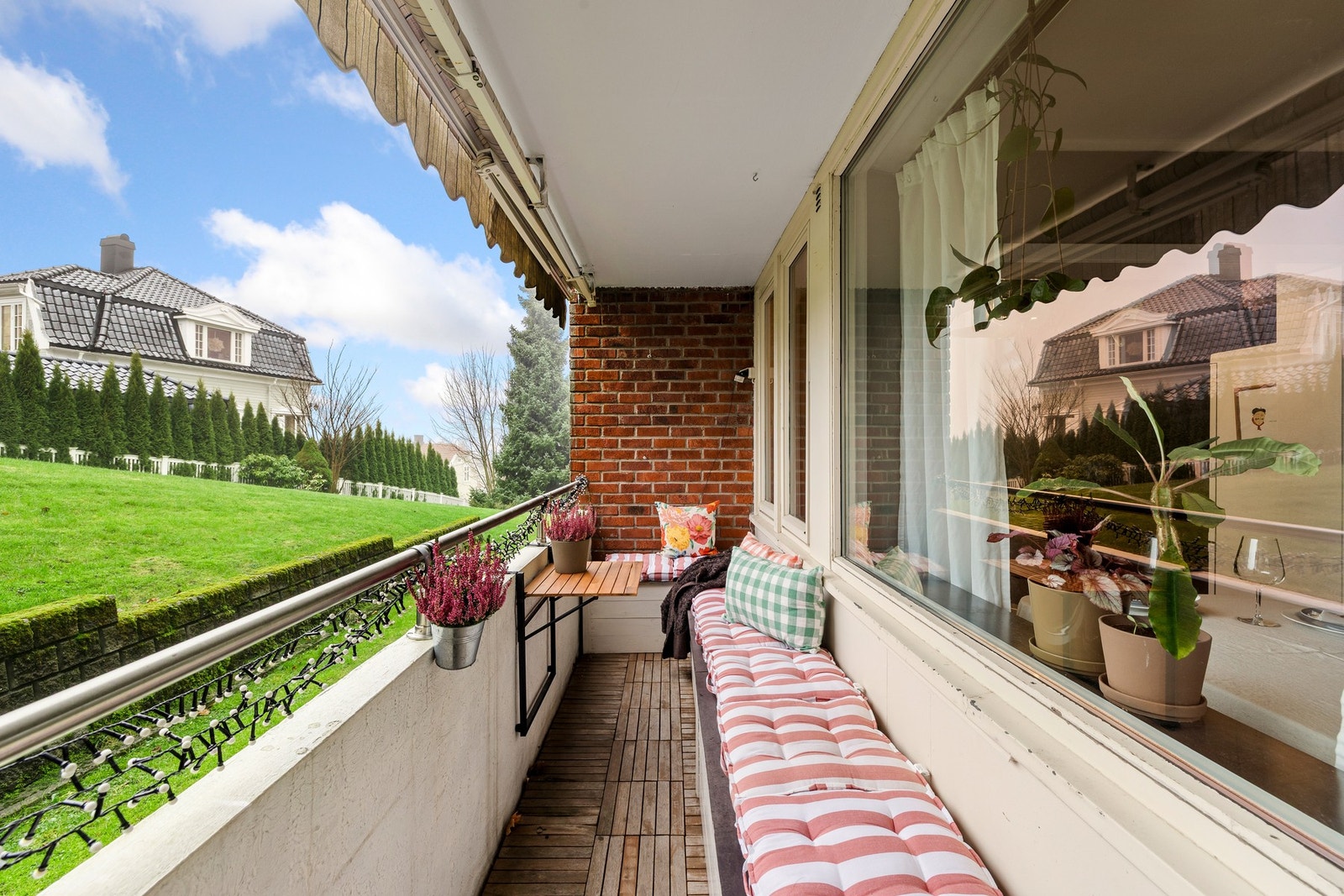 Leilighetens balkong, det perfekte stedet å nyte froksten Galleribilde