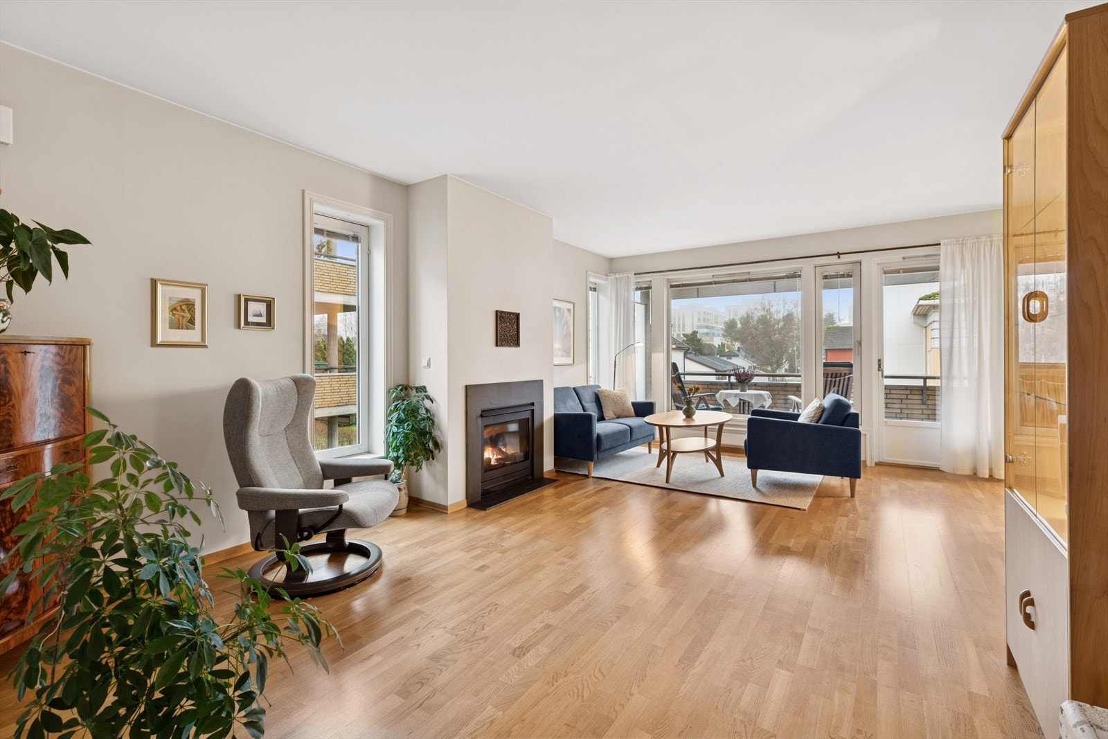 Stuen er rommet for både store og små anledninger, enten med kjernefamilien eller hyggelige lag med venner. Galleribilde