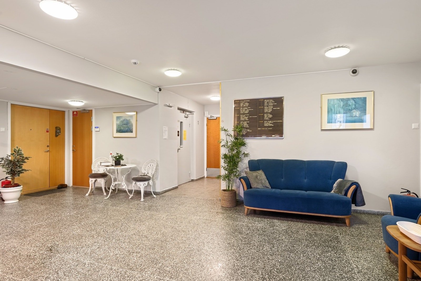 Fra inngangspartiet er det tilgang til heis og trapper. I 10.etg finnes fellesvaskerom Galleribilde