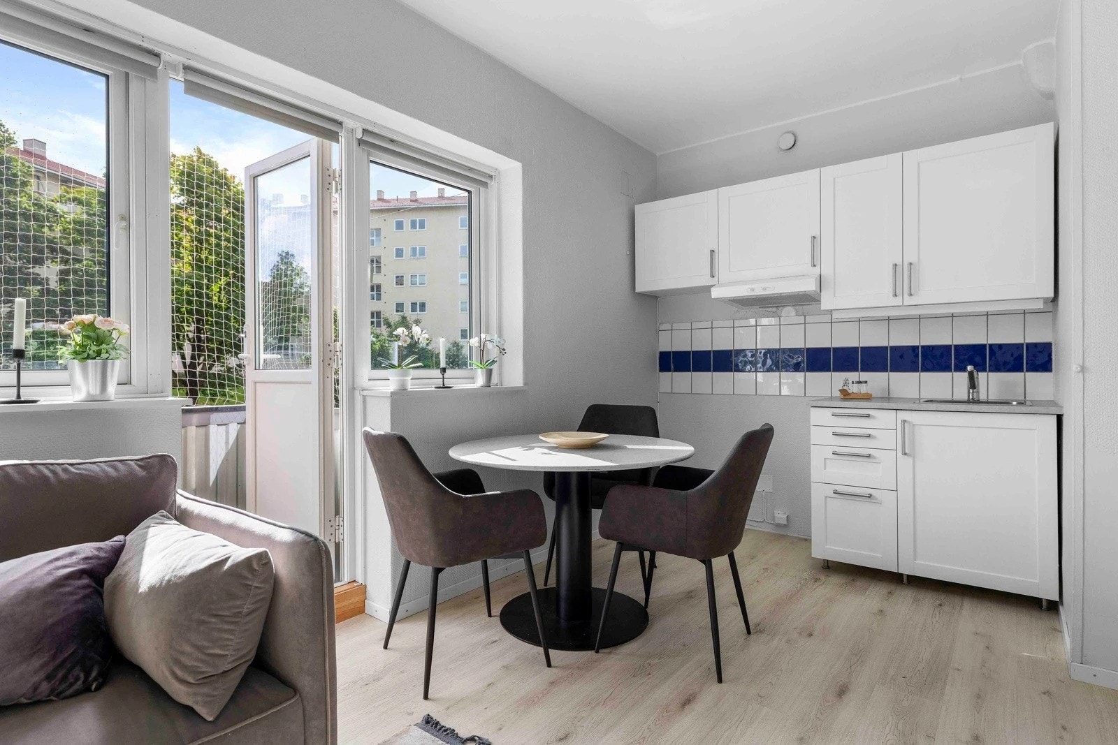 Godt med skapplass på kjøkkenet. Galleribilde