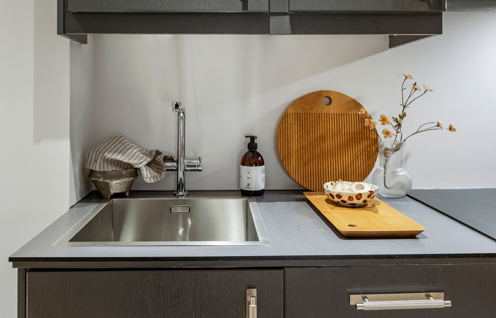 Innbydende kjøkkeninnredning fra Sigdal med glatte fronter. Galleribilde