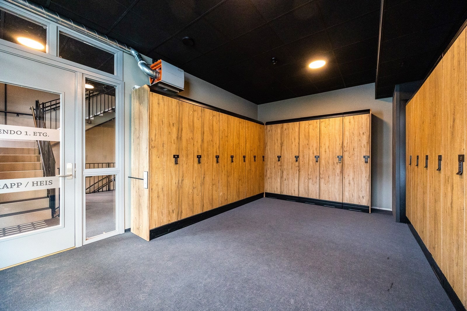 Hver leilighet har et skiskap som er praktisk plassert i bygget 1.etasje. Galleribilde