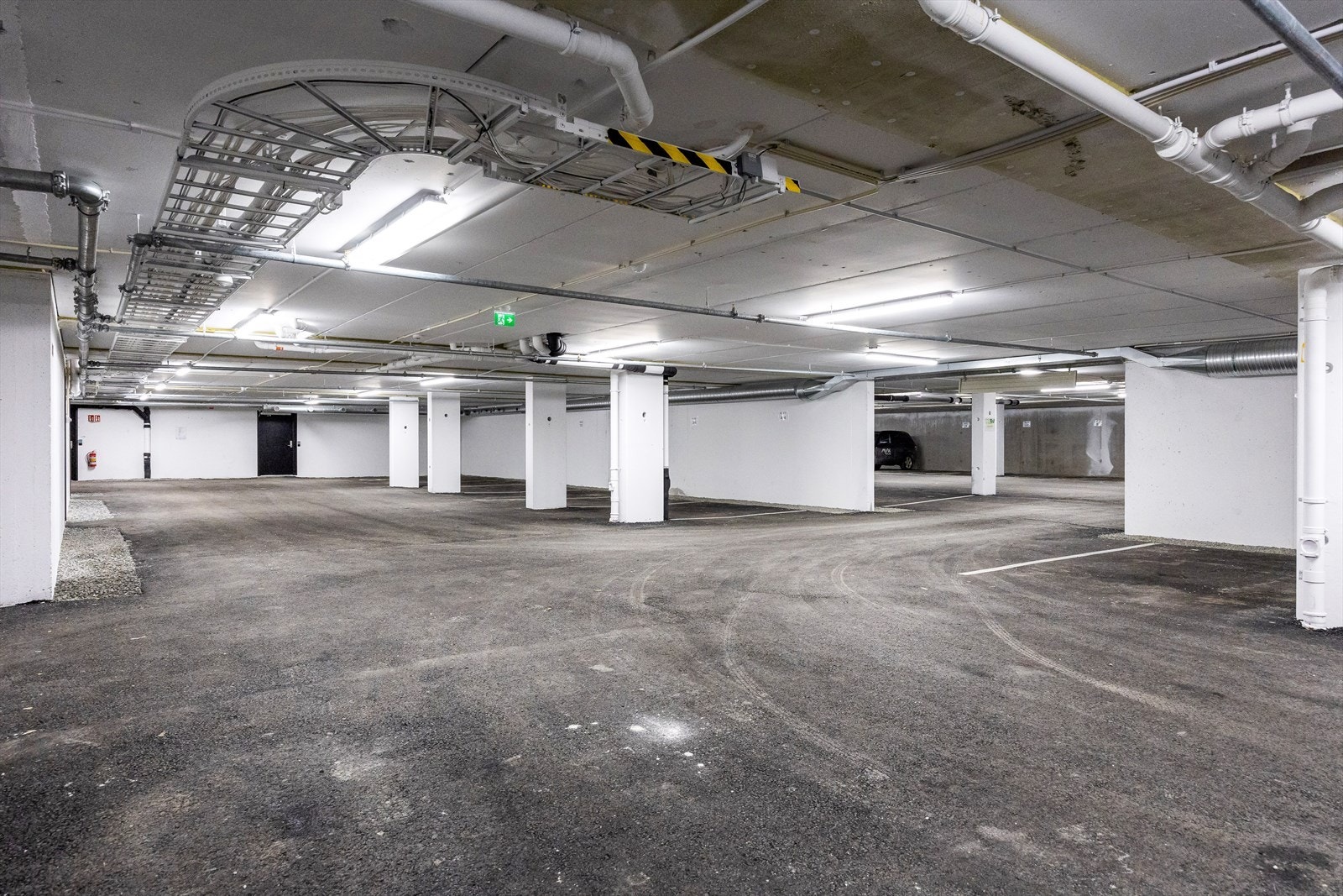 Parker bilen i garasjeanlegget under bakkeplan, sett fra deg utstyr i den store sportsboden og ta heisen opp og inn i din nye drømmeleilighet. Galleribilde