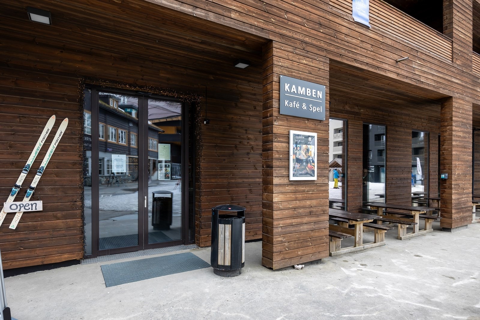 Kamben Kafé & Bar- en koselig plass som tilbyr ulike aktiviteter for store og små. Galleribilde