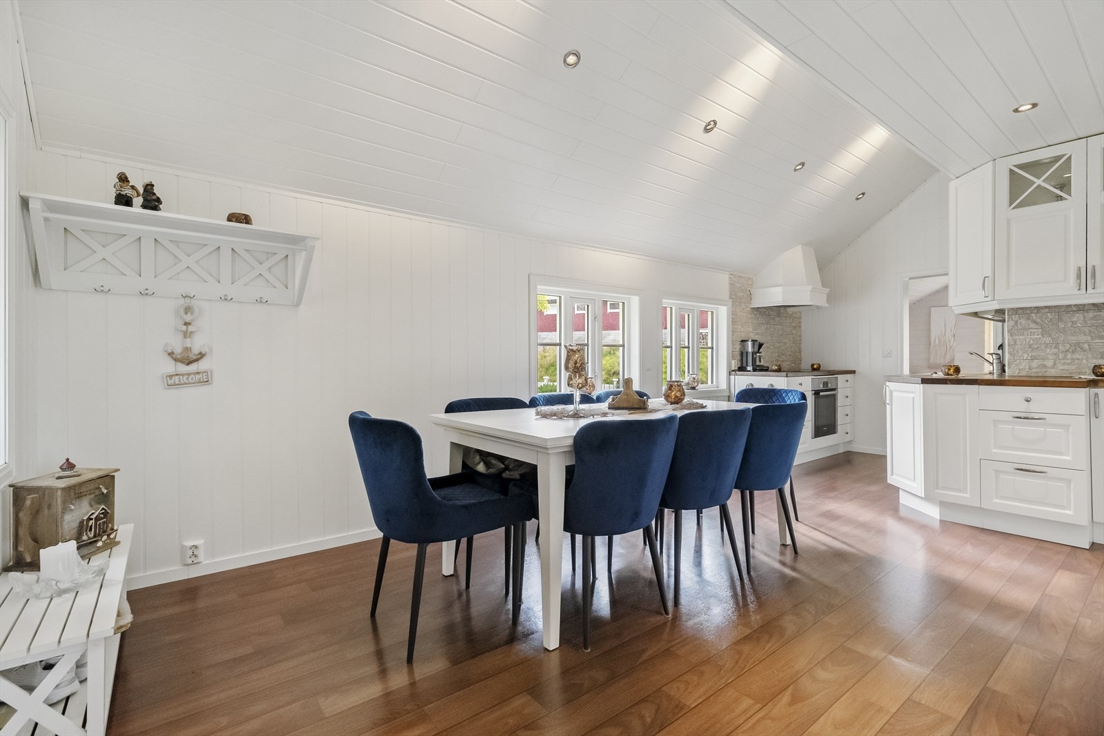 Plass til stor spisegruppe Galleribilde