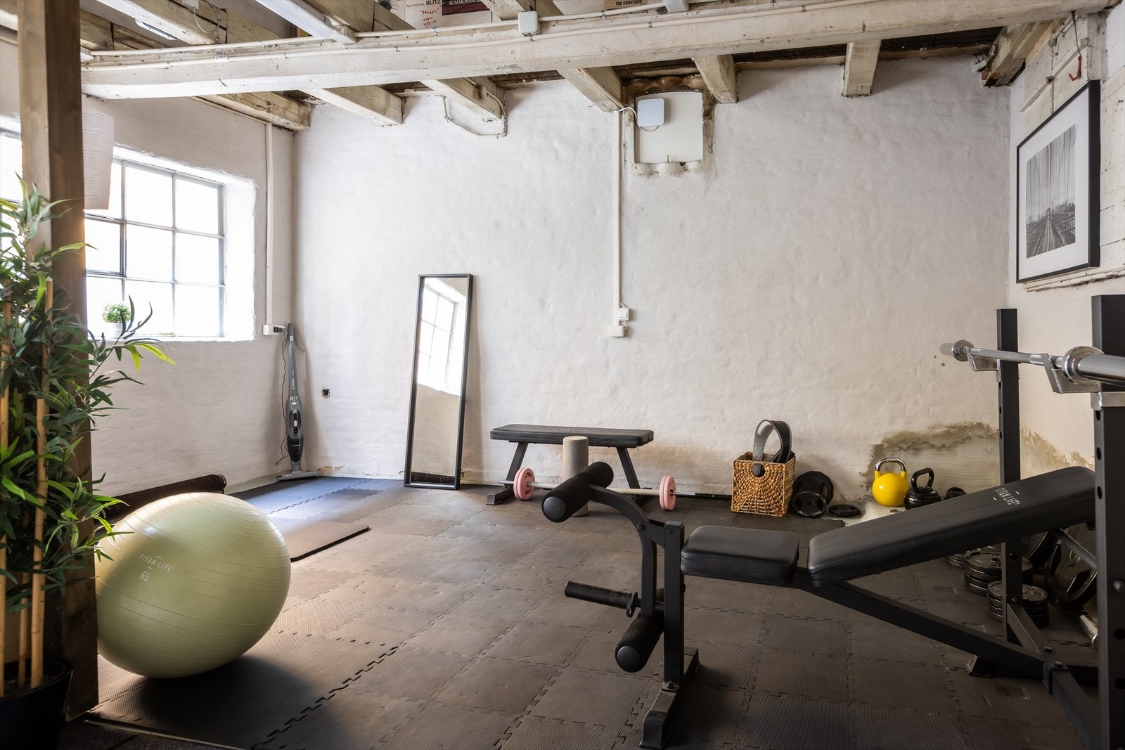 Treningsrom til felles bruk - Har også vært øvingslokale til Jokke & Valentinerne :) Galleribilde