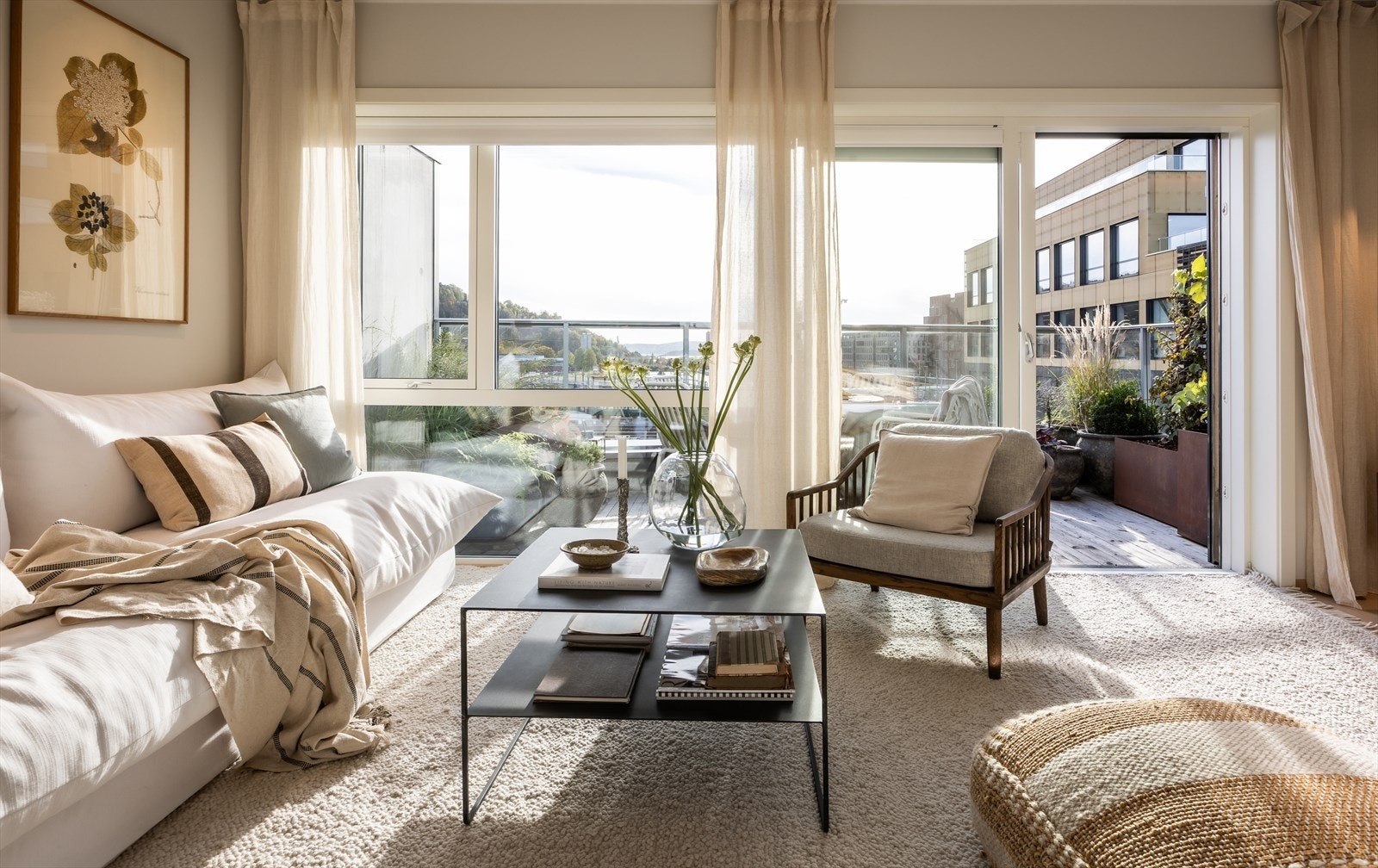 Moderne standard med vannbåren gulvvarme, varmepumpe og balansert ventilasjon. Galleribilde