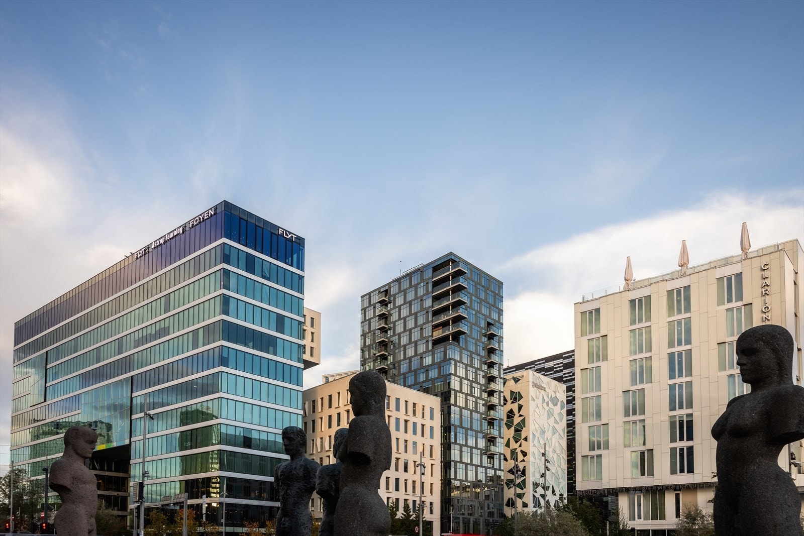 Gangavstand til Sørenga, Gamlebyen, Sentrum og Grønland samt kort vei til Grünerløkka. Galleribilde