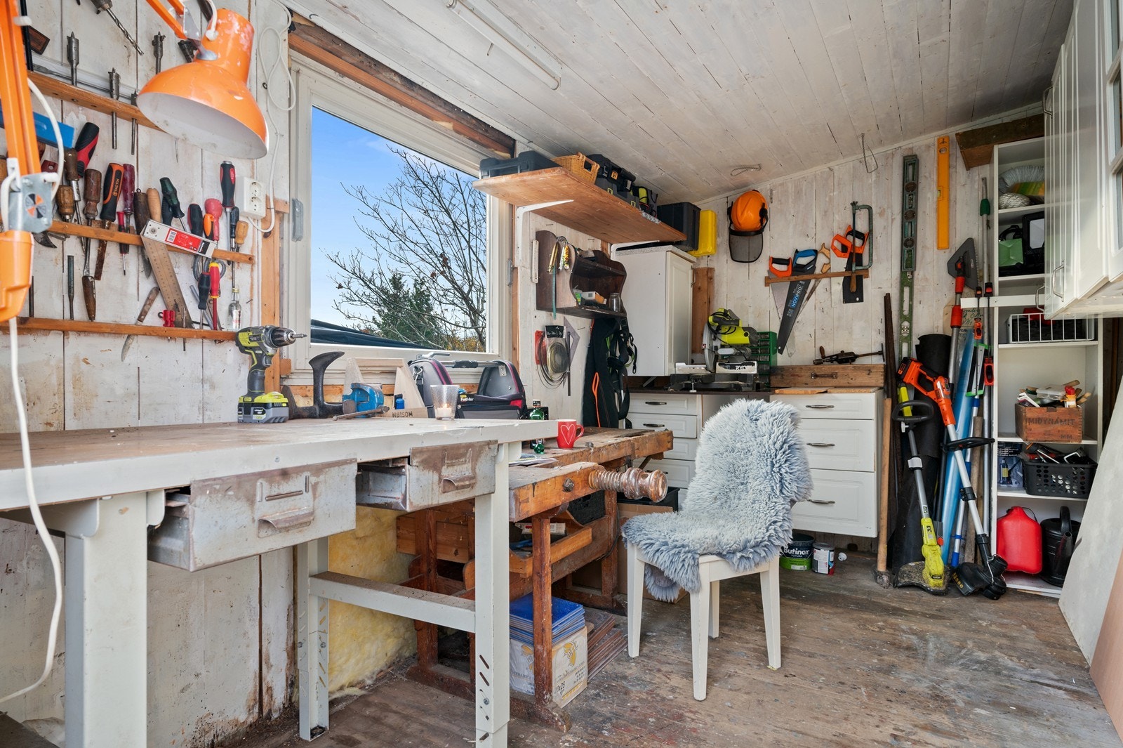 Utvendig redskapsbod. Galleribilde