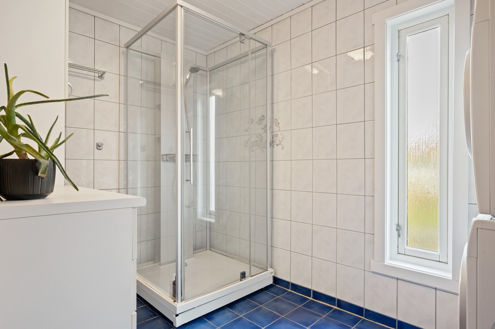 Bad/vaskerom med varmekabler. Galleribilde