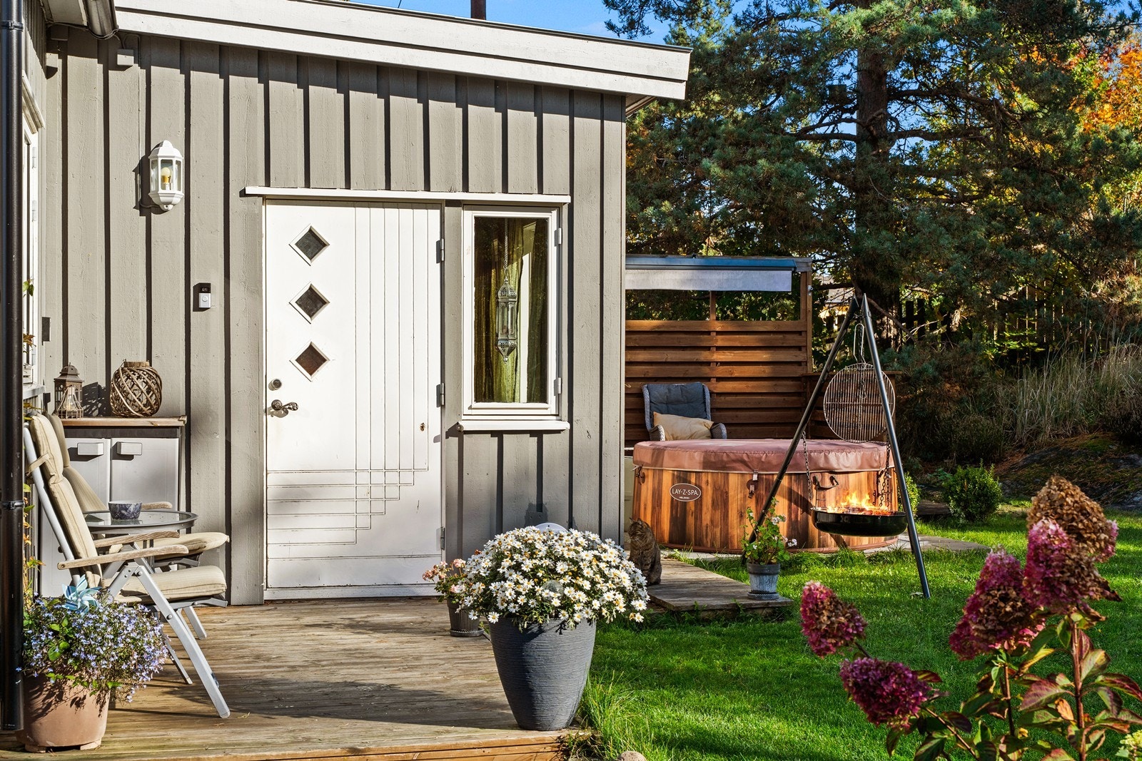 Hyggelig inngangsparti på husets bakside. Galleribilde