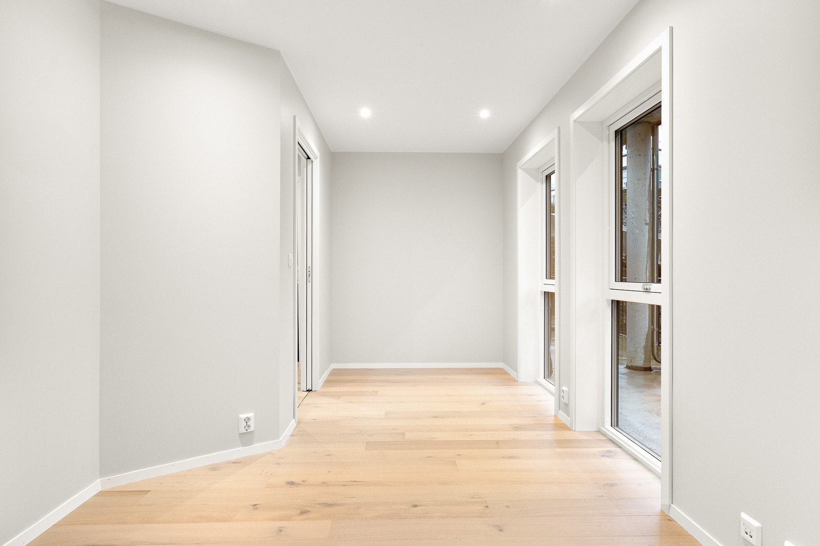 Hovedsoverommet har tilkomst fra entrè og vender mot baksiden av bygningen. Galleribilde