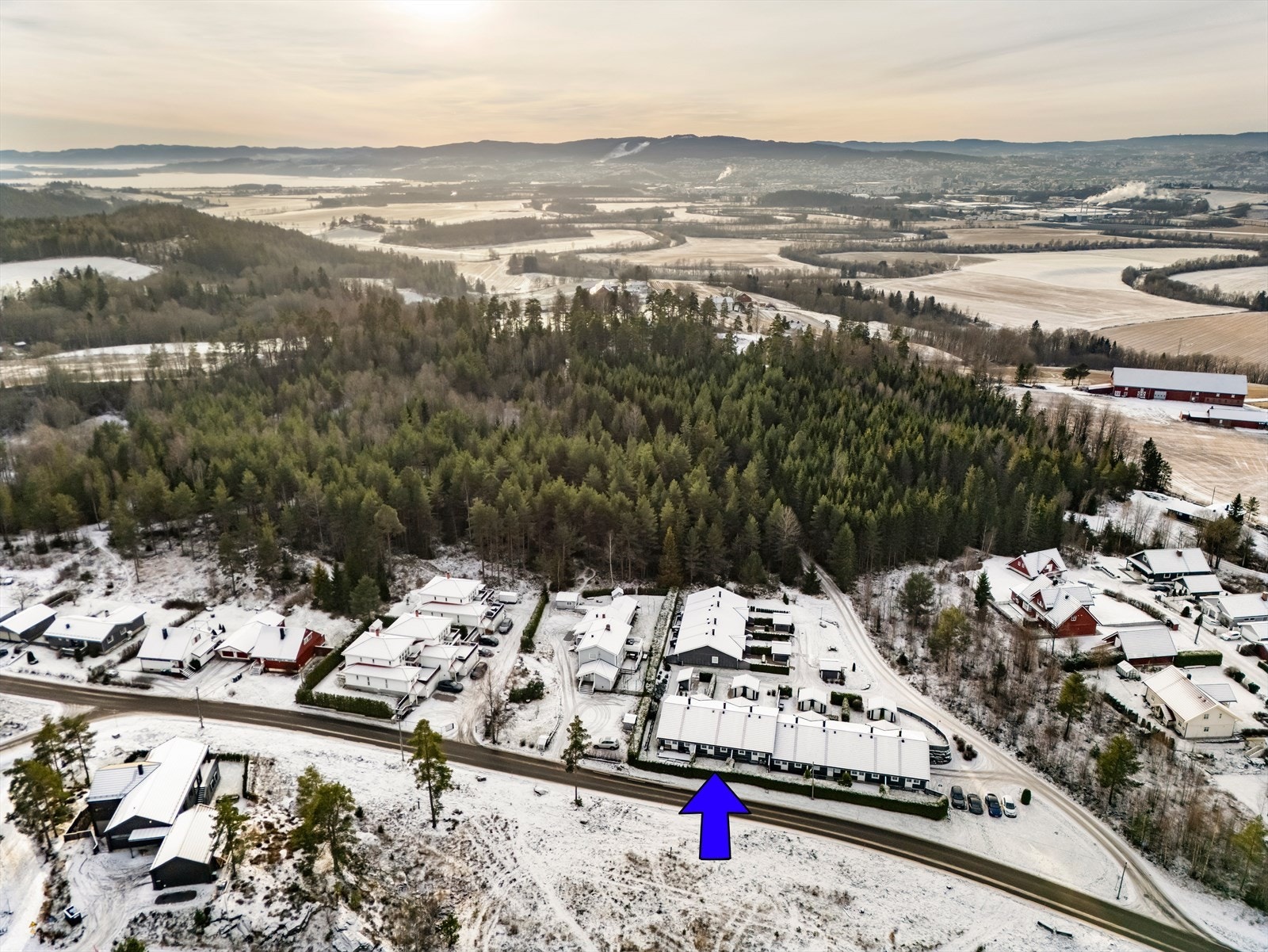 Området har nærhet til skog og mark. Galleribilde