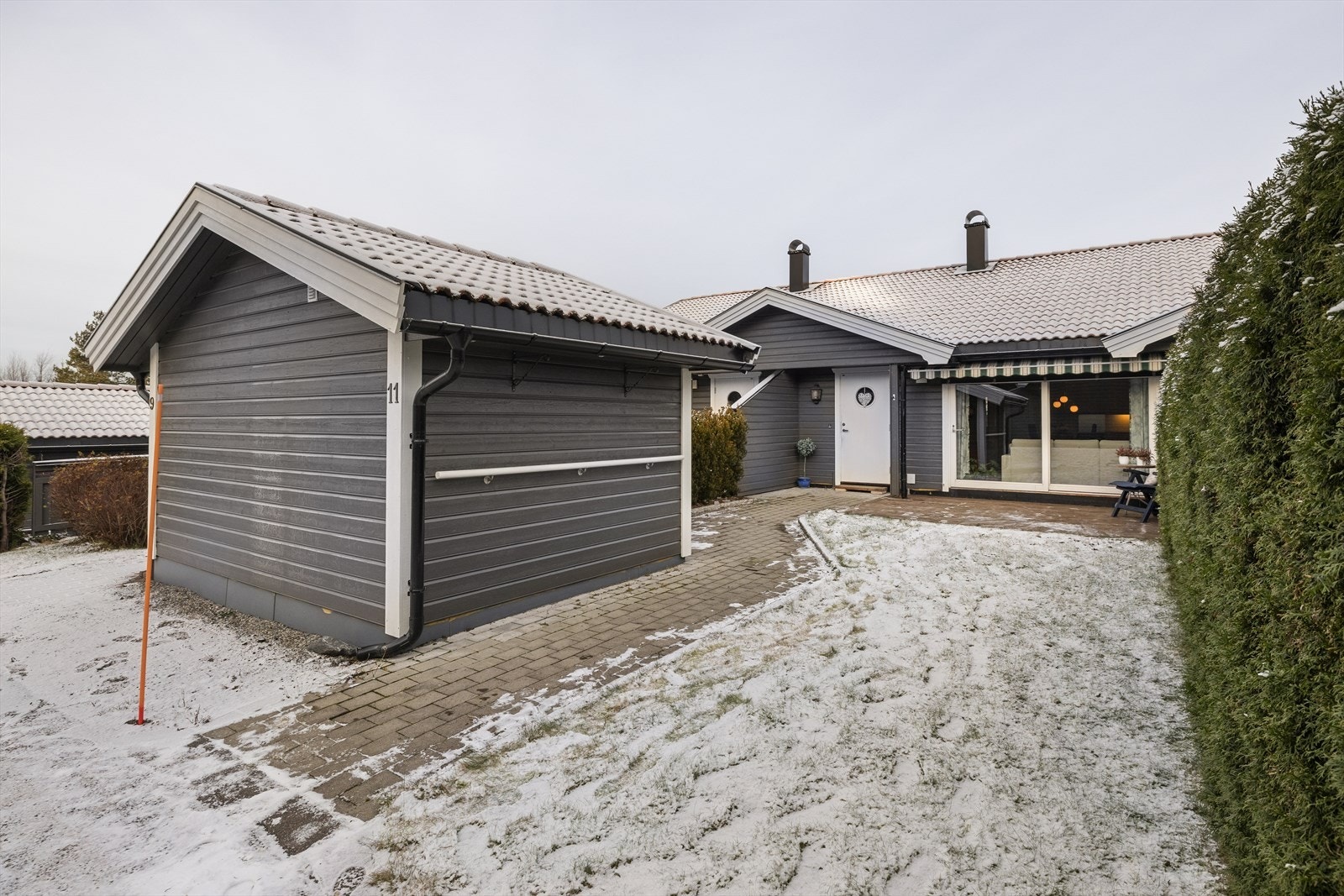 Boligen er en del av Sameiet Asak Kirkevei, som består av 11 boligseksjoner. Galleribilde