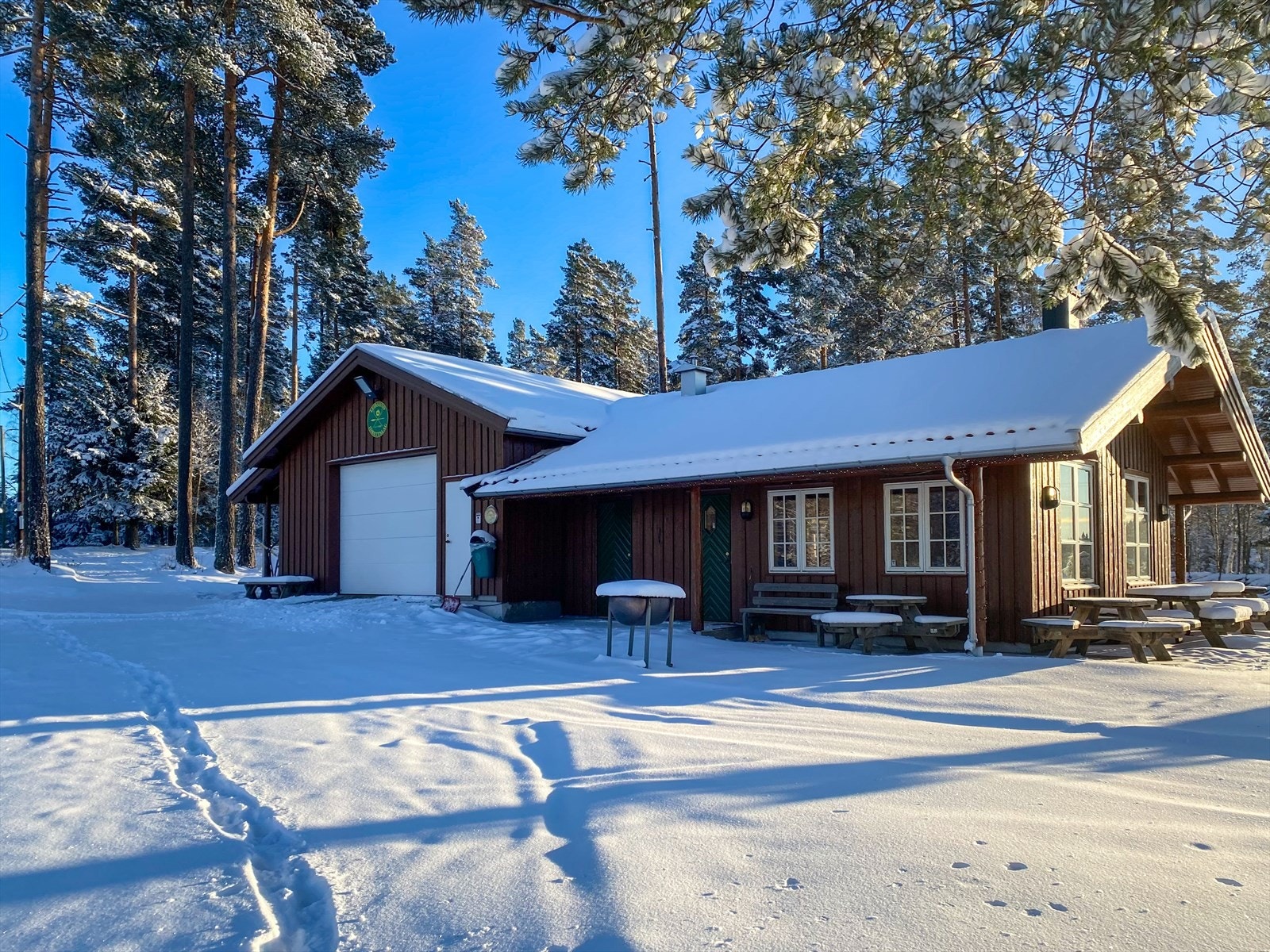 Skihytta på Asaktoppen har servering på søndager gjennom vinteren. Galleribilde