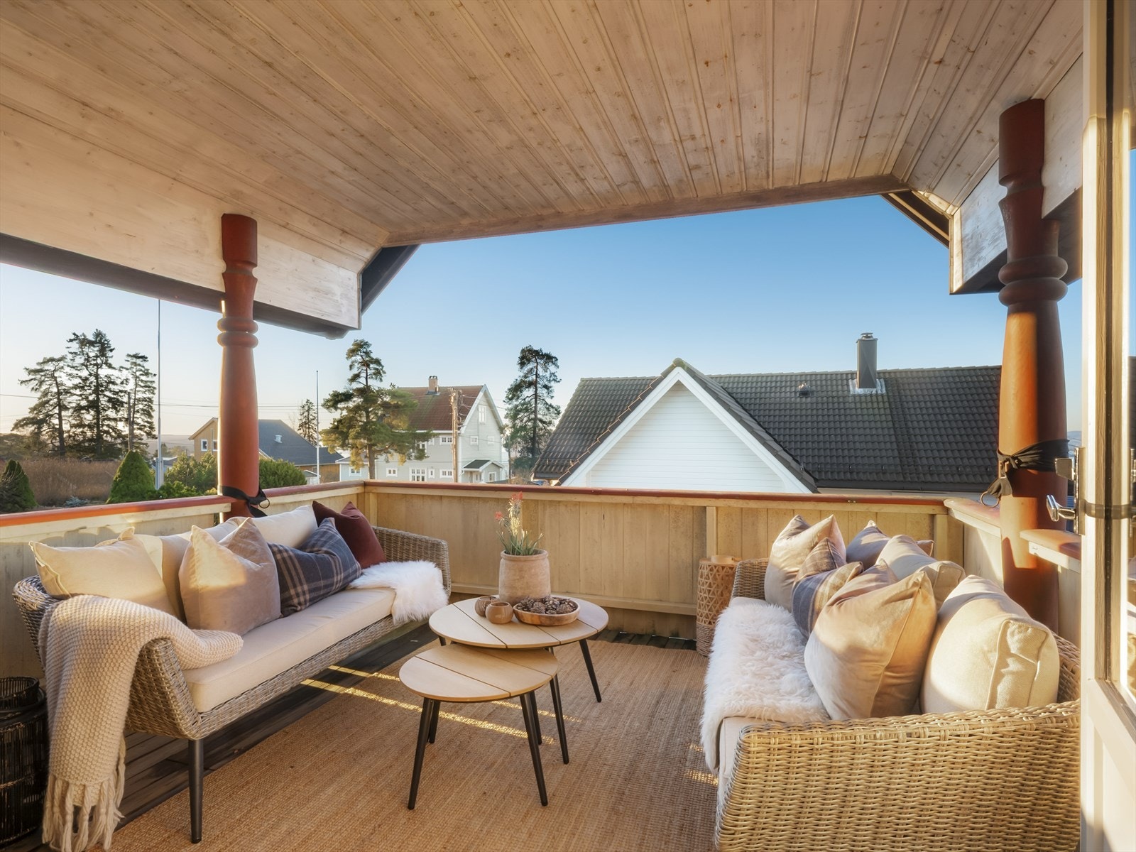 Her er det god plass til en komfortabel sittegruppe. Galleribilde