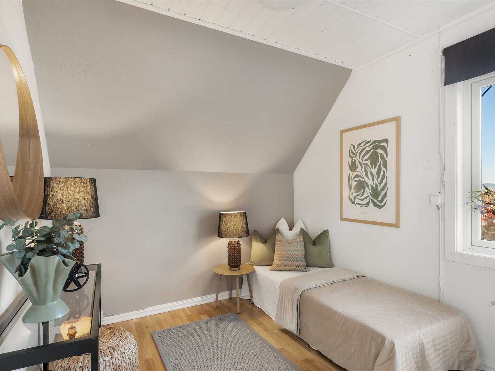 Det andre soverommet har en god størrelse og parkett på gulvet. Galleribilde