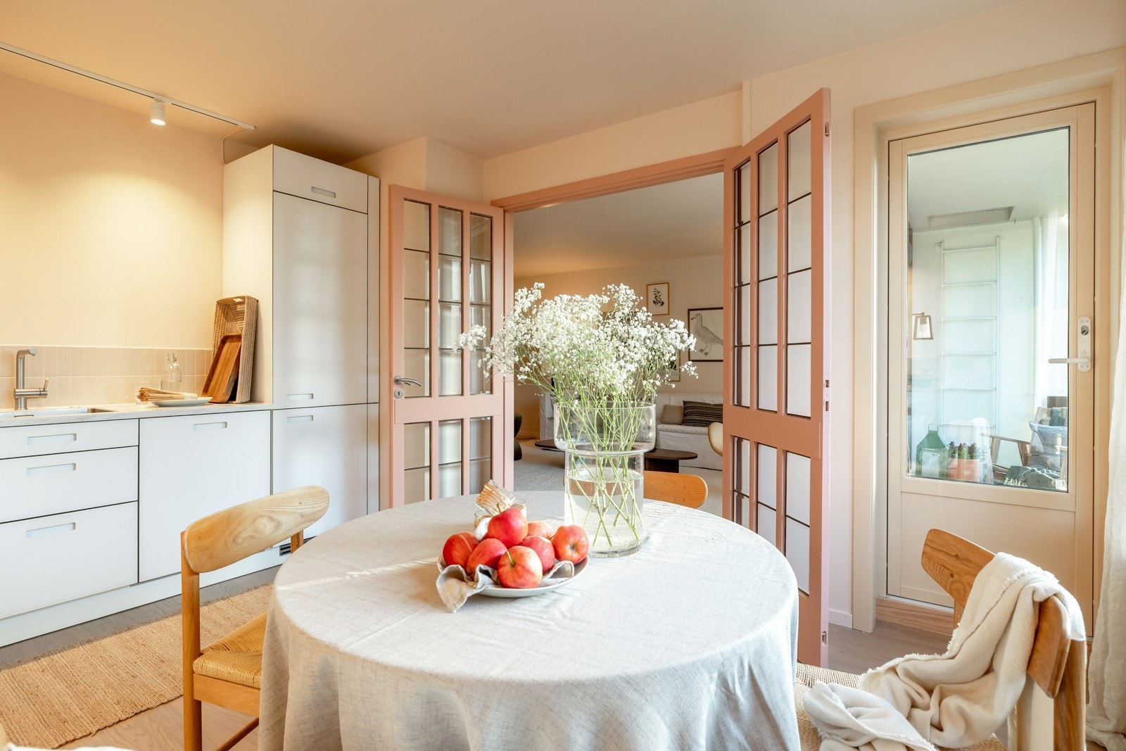 Direkte utgang til romslig balkong på 6 kvm med nydelig utsyn Galleribilde