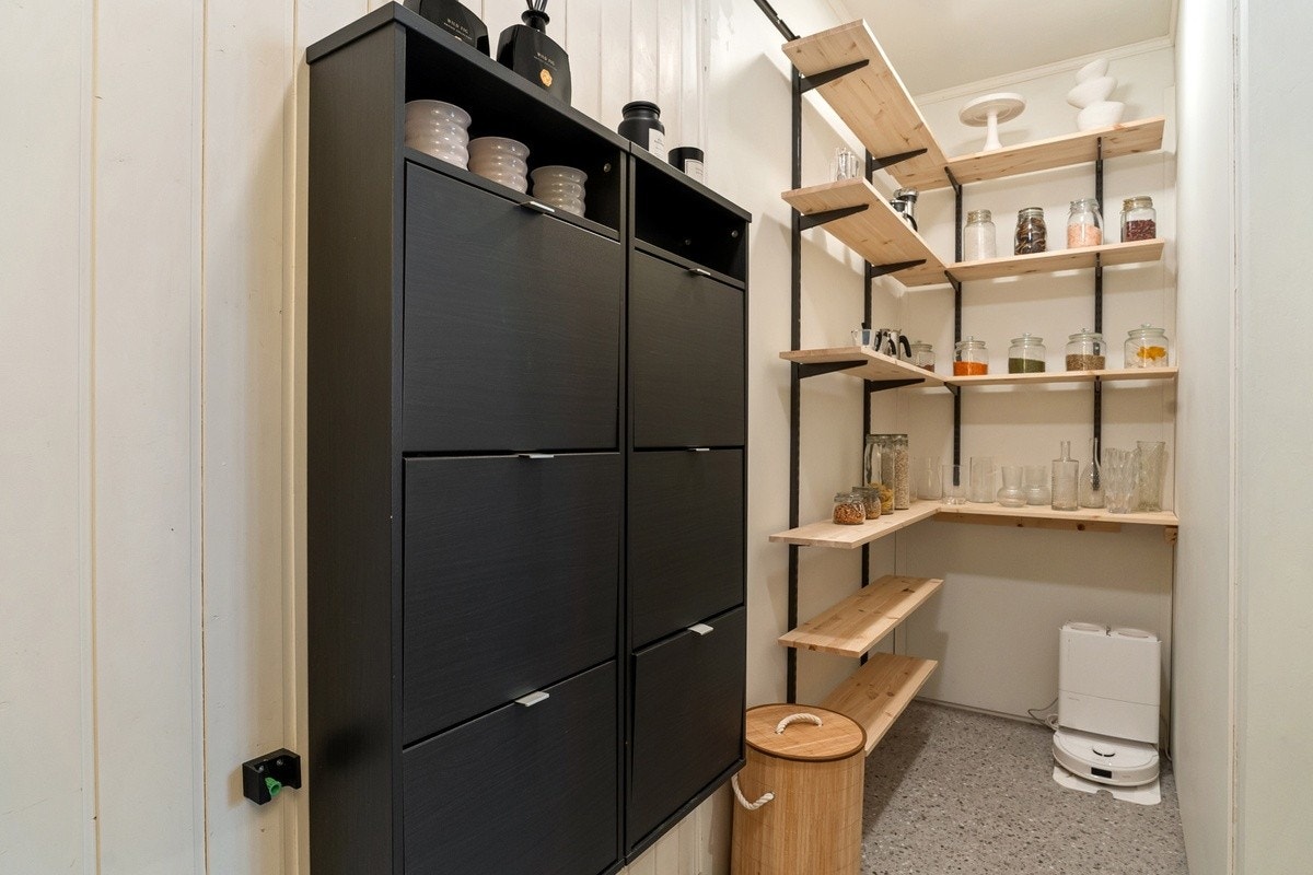 I tillegg til opplegg for vaskemaskin og tørketrommel, er det godt med lagringsplass. Galleribilde