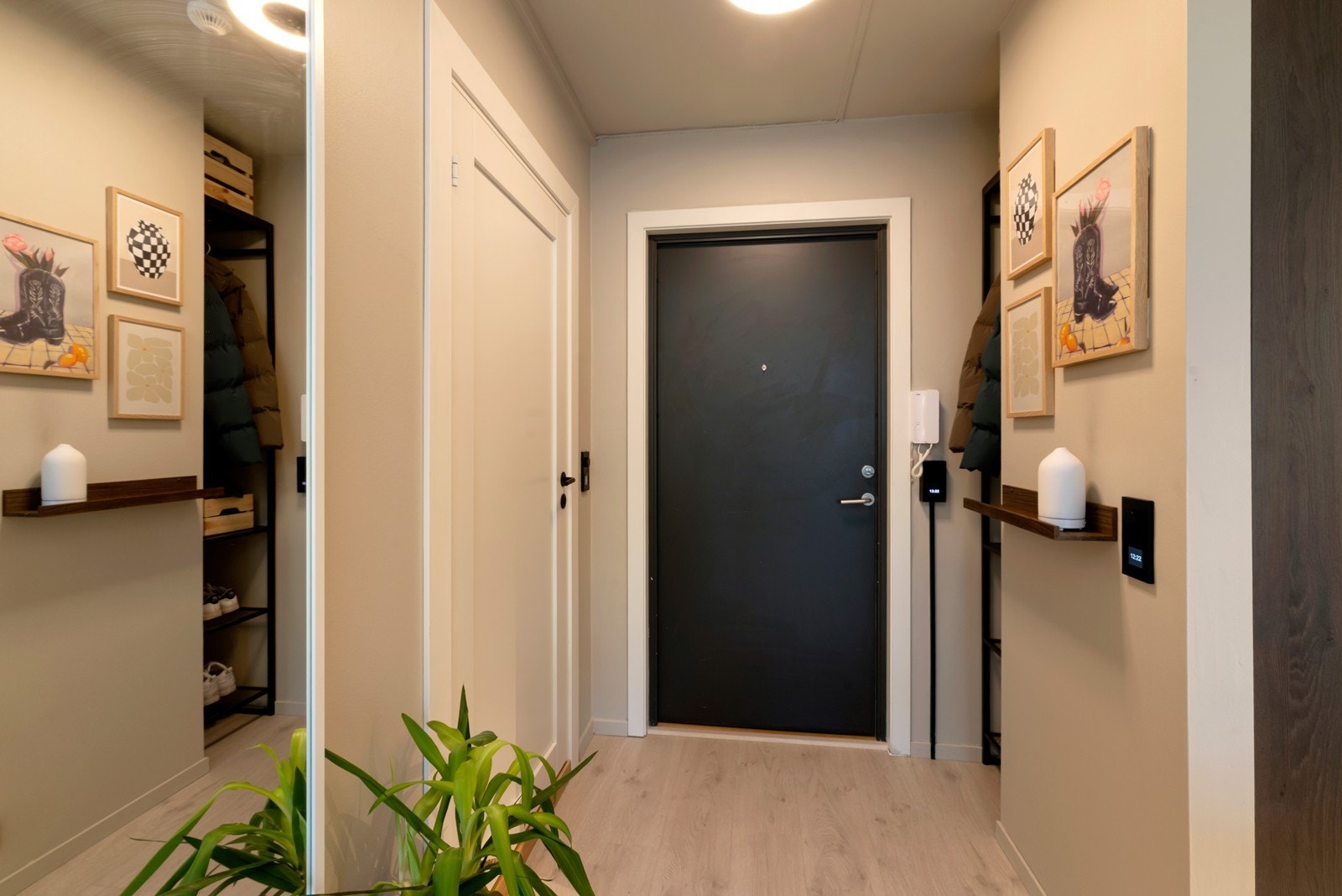 Gang/entré med dør-calling Galleribilde