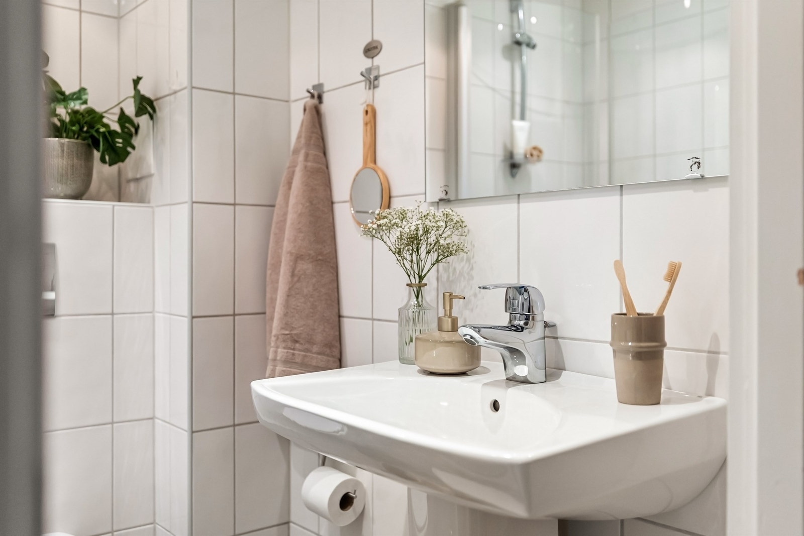 Badet har opplegg for både vaskemaskin og tørketrommel. Galleribilde
