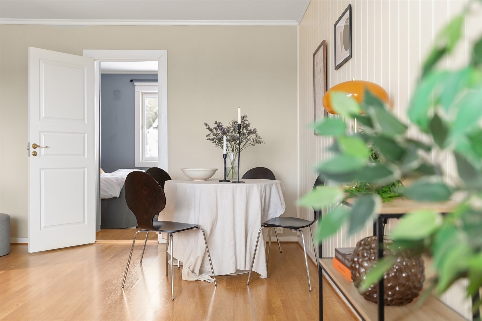 Borettslaget disponerer 200 p-plasser som kan leies av beboerne. Det var pr. 10/12-25 ledige plasser. Galleribilde