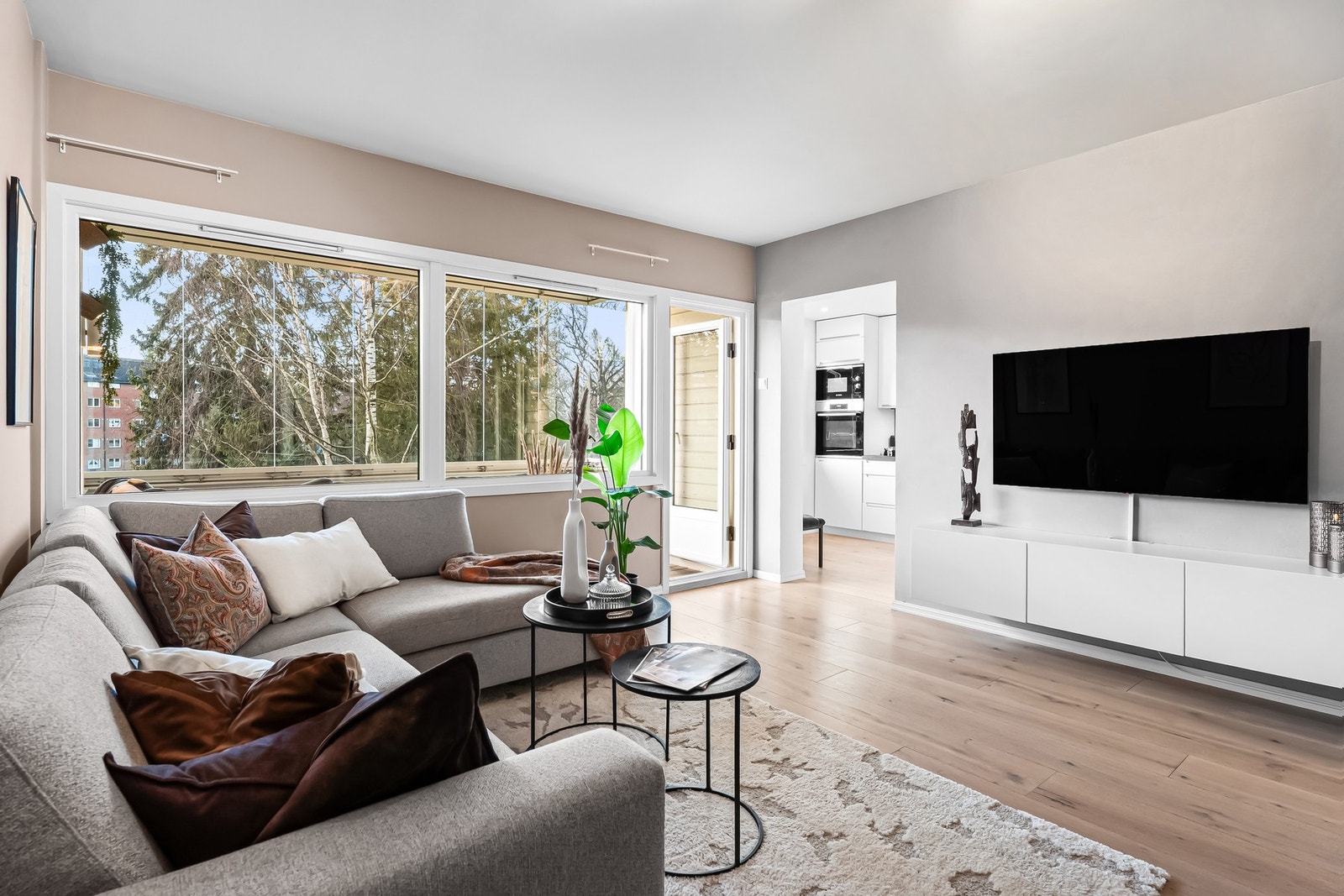 Velkommen til Haraløkka 4 - presentert av PrivatMegleren ved Selma N. Thorkildsen og Petter Løsåmoen. Galleribilde