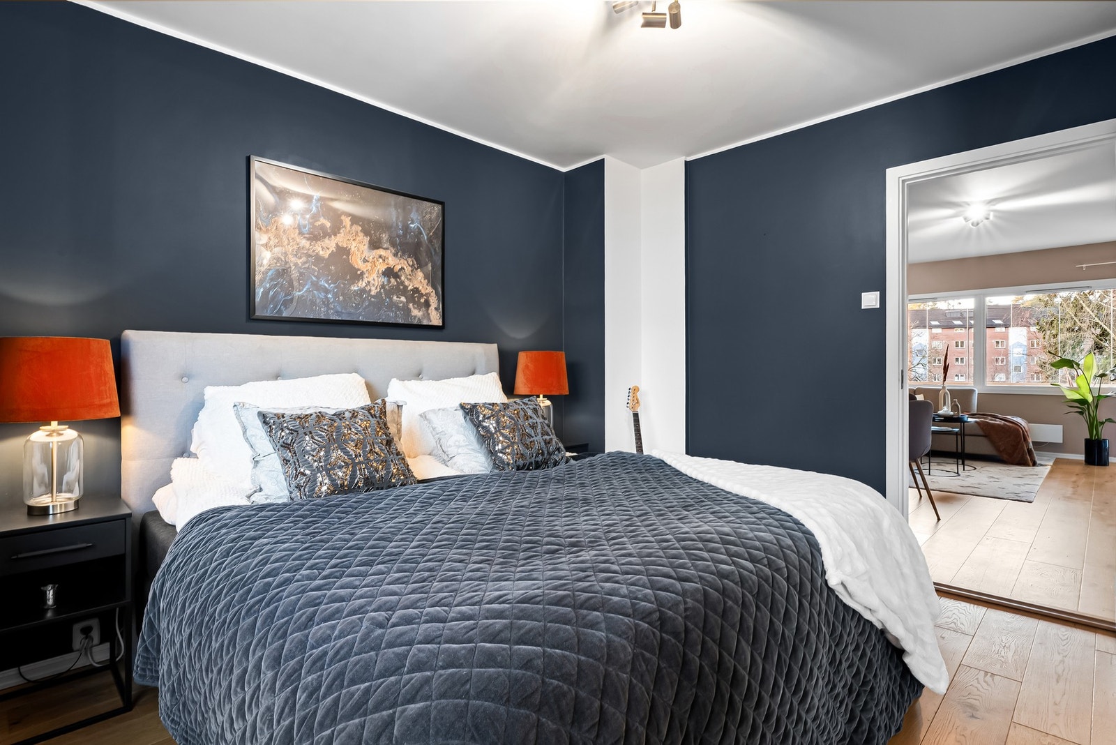 Rikelig med garderobeplass for klær og sko. Galleribilde