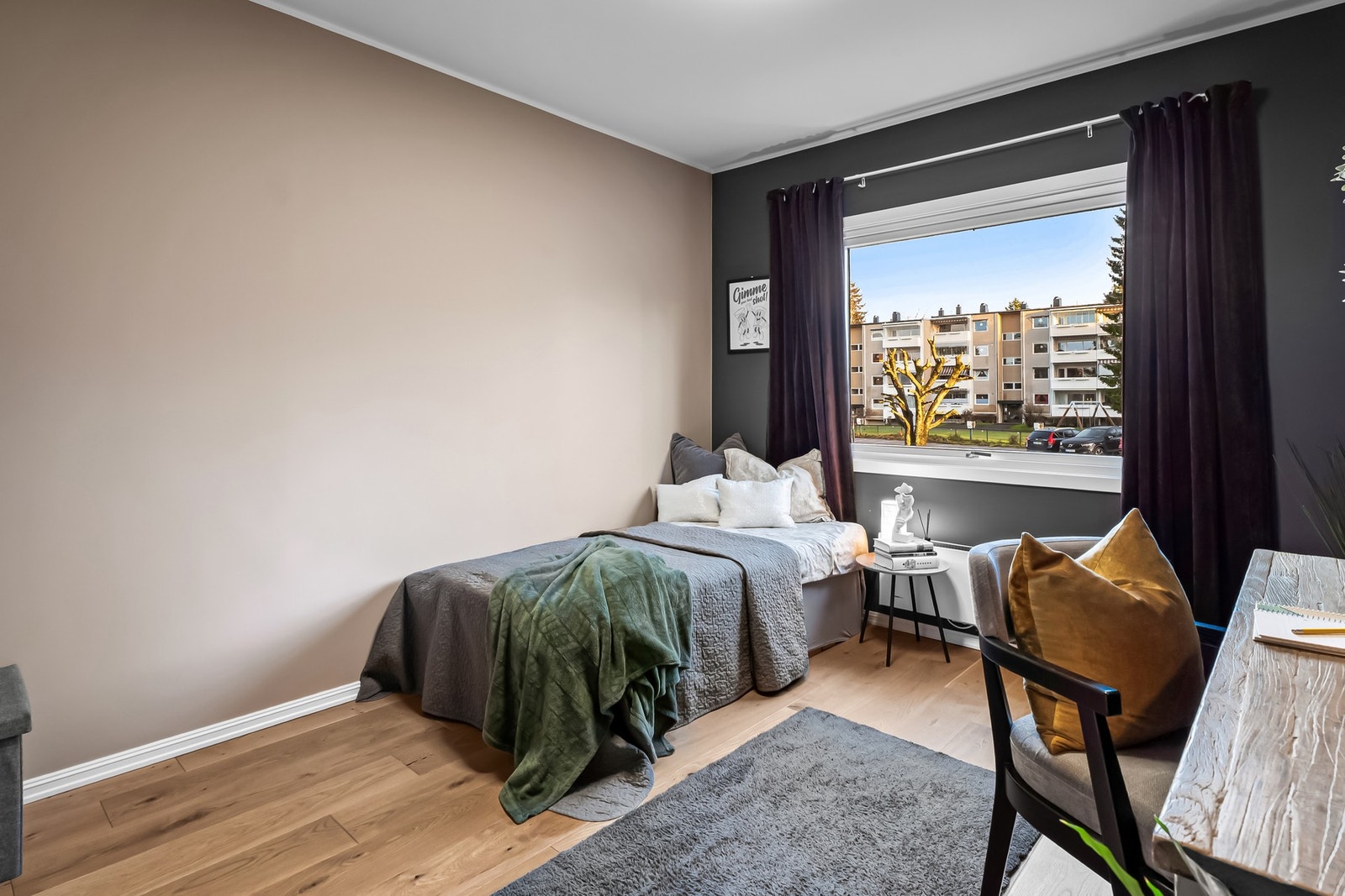 I dag er rommet innredet med enkeltseng og skrivepult. Galleribilde