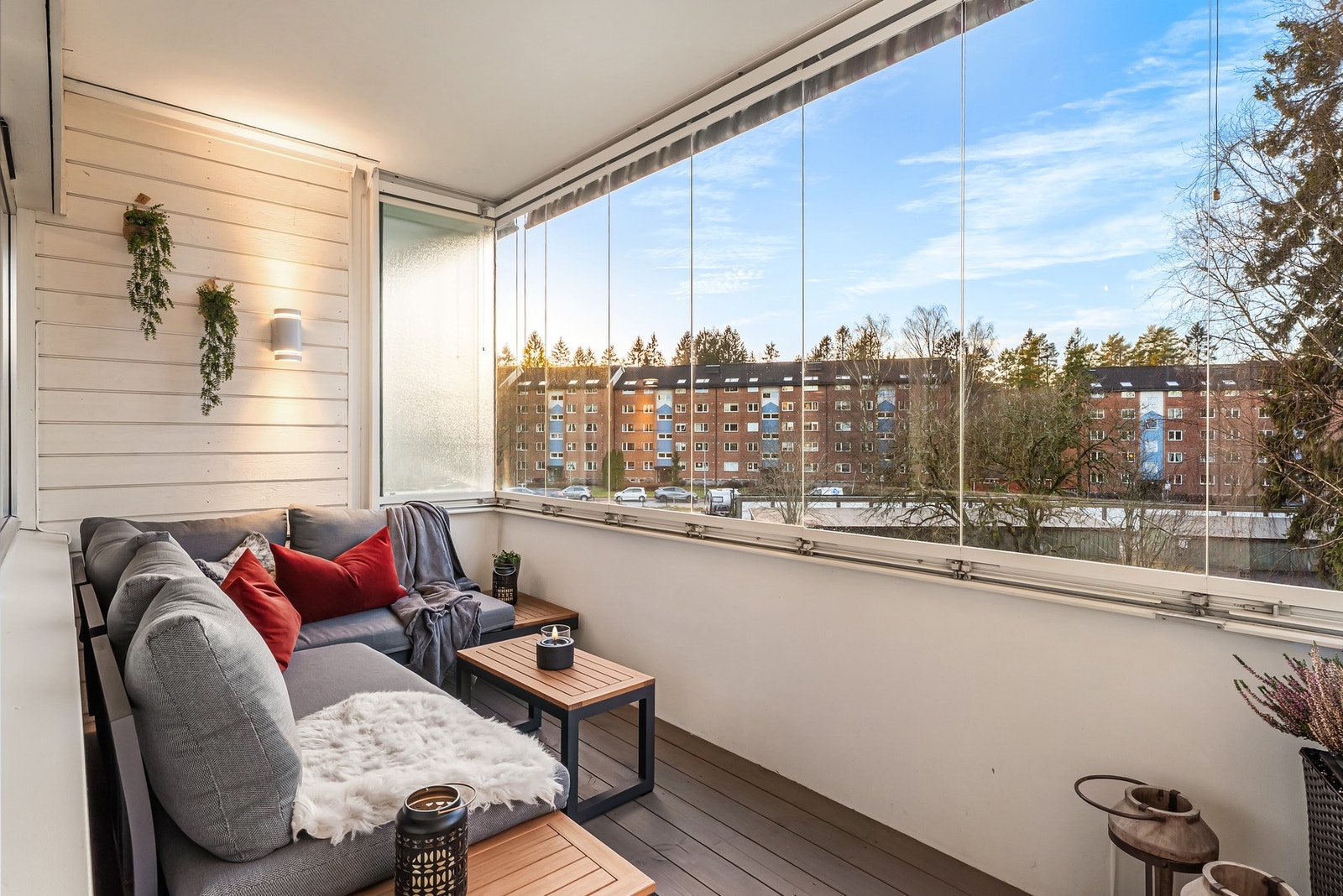 Balkongen ligger skjermet og har gode solforhold. Galleribilde