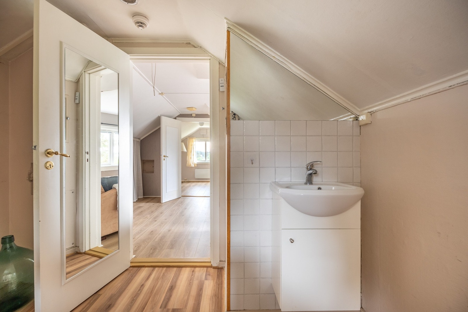 Loftsetasjen består av gang, loftstue og kontor. Galleribilde