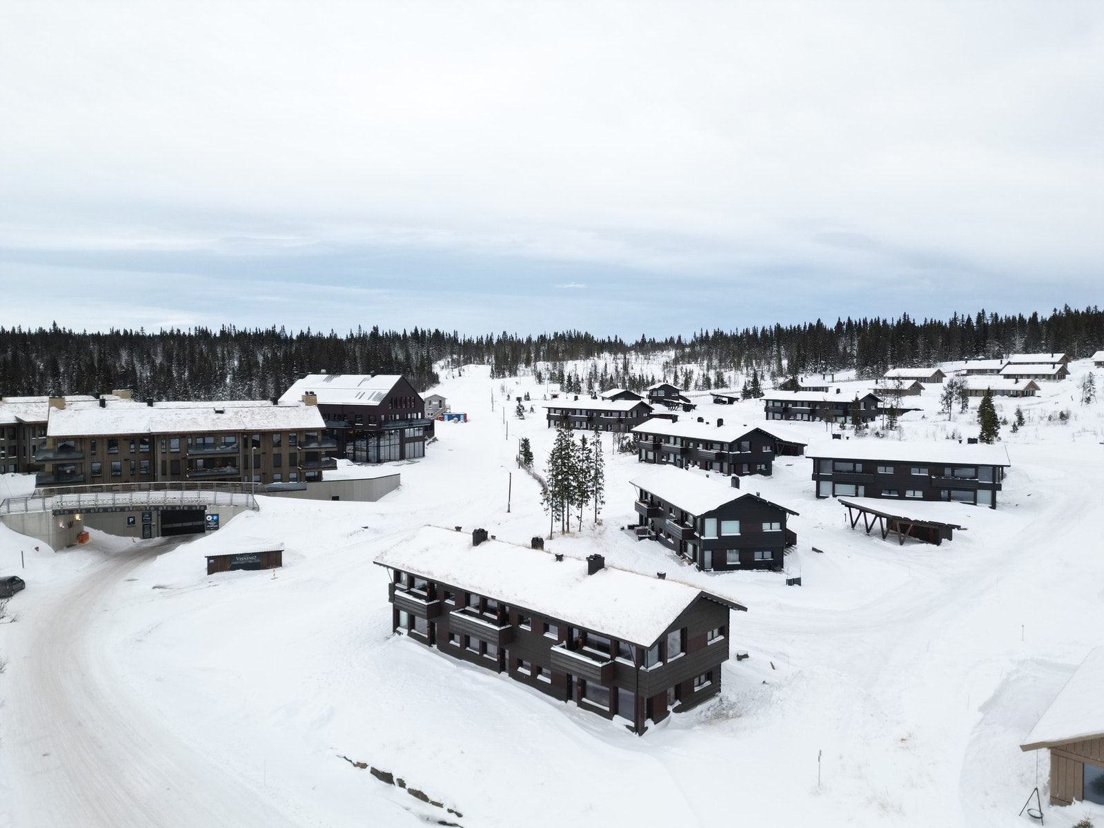 Leiligheten ligger i bygg 1 som er sentralt plassert til den flotte skistadioen og det flotte løypenettet. Galleribilde