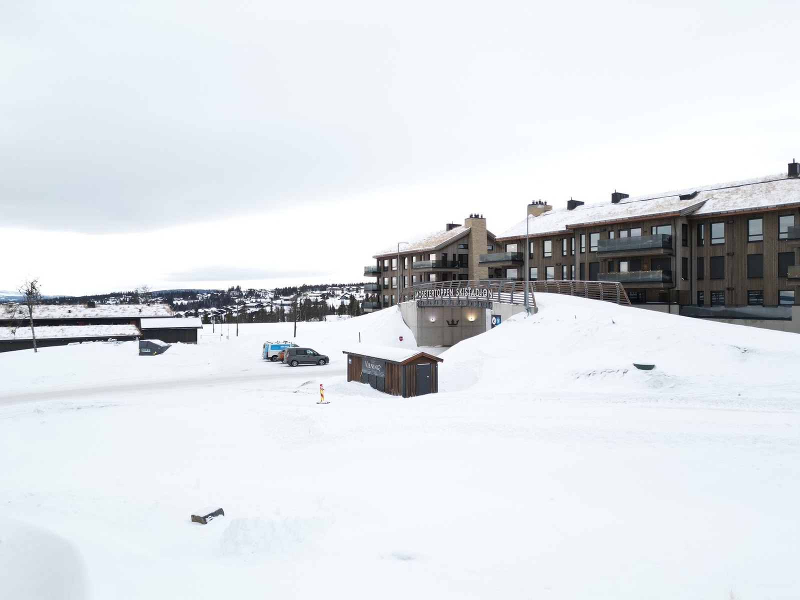 Her ser man inngangsportalen til Mosetertoppen Skistadion, ett flott sted og ha i nærheten. Galleribilde