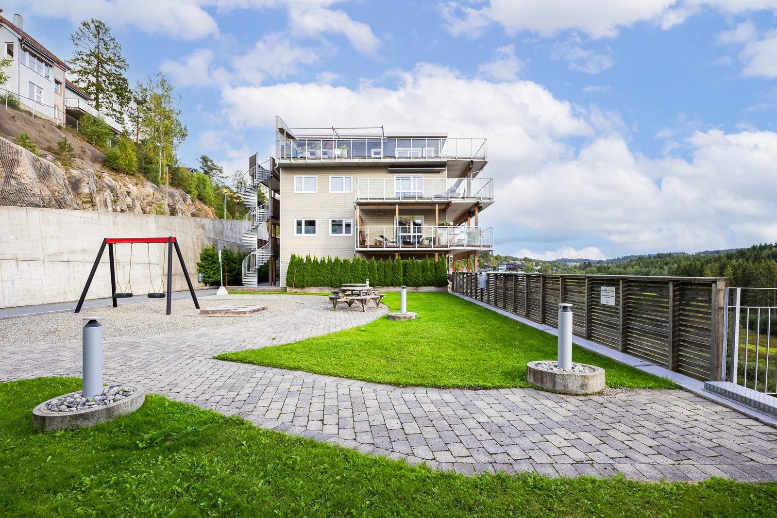 Sameiet har flotte uteområder. Galleribilde