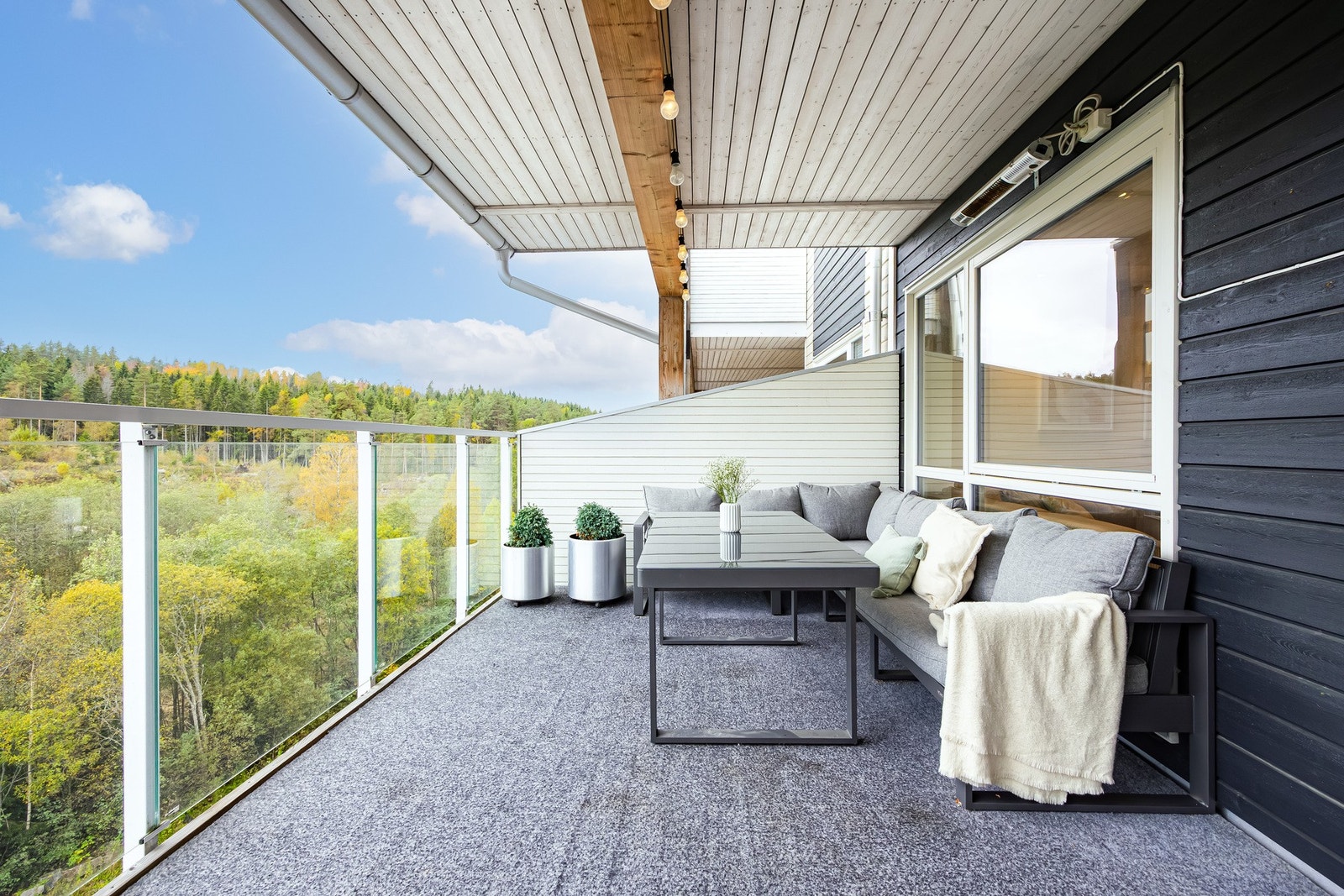 Det er god plass til utemøbler, så her kan dagene nytes med god mat, venner og familie. Galleribilde