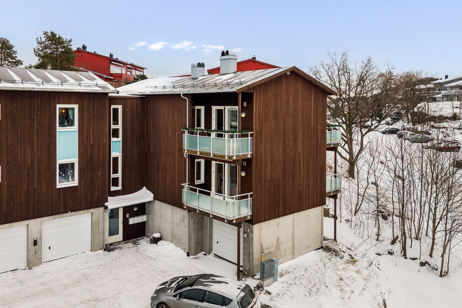 Velkommen til Maurveien 12! En lys og romslig toppleilighet med fri og solrik beliggenhet på populære Gjekstad. Galleribilde