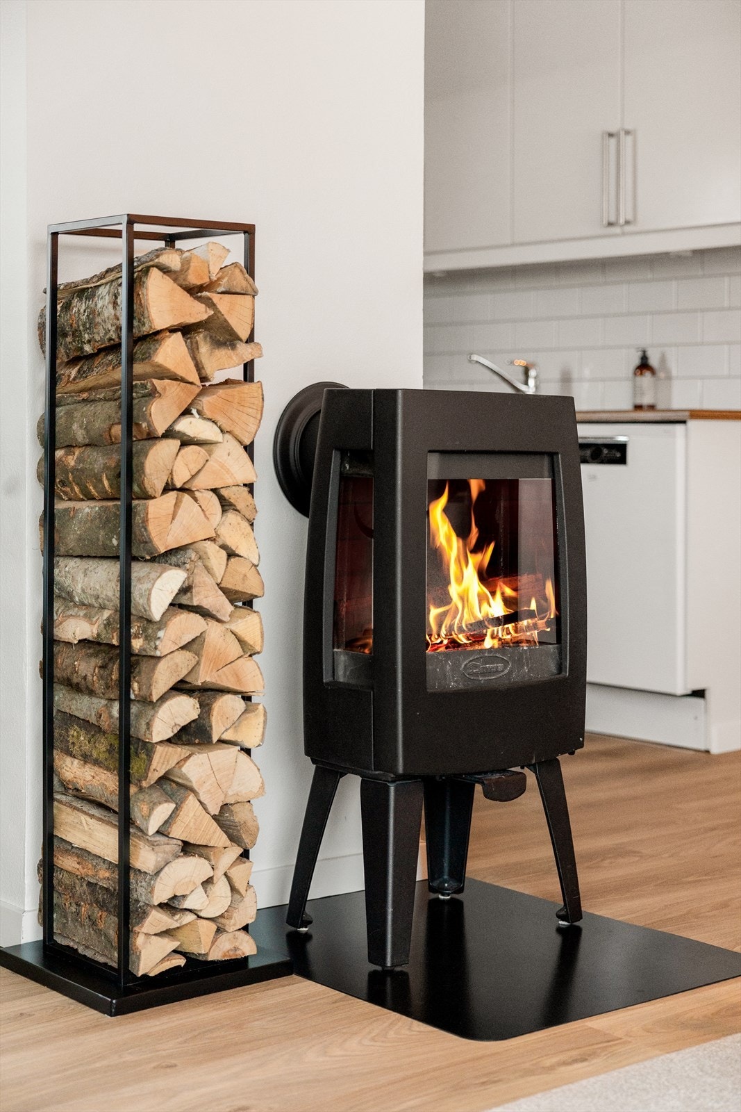 Peisovn for varme og hygge på kalde dager. Det er også mulighet for montering av varmepumpe. Galleribilde