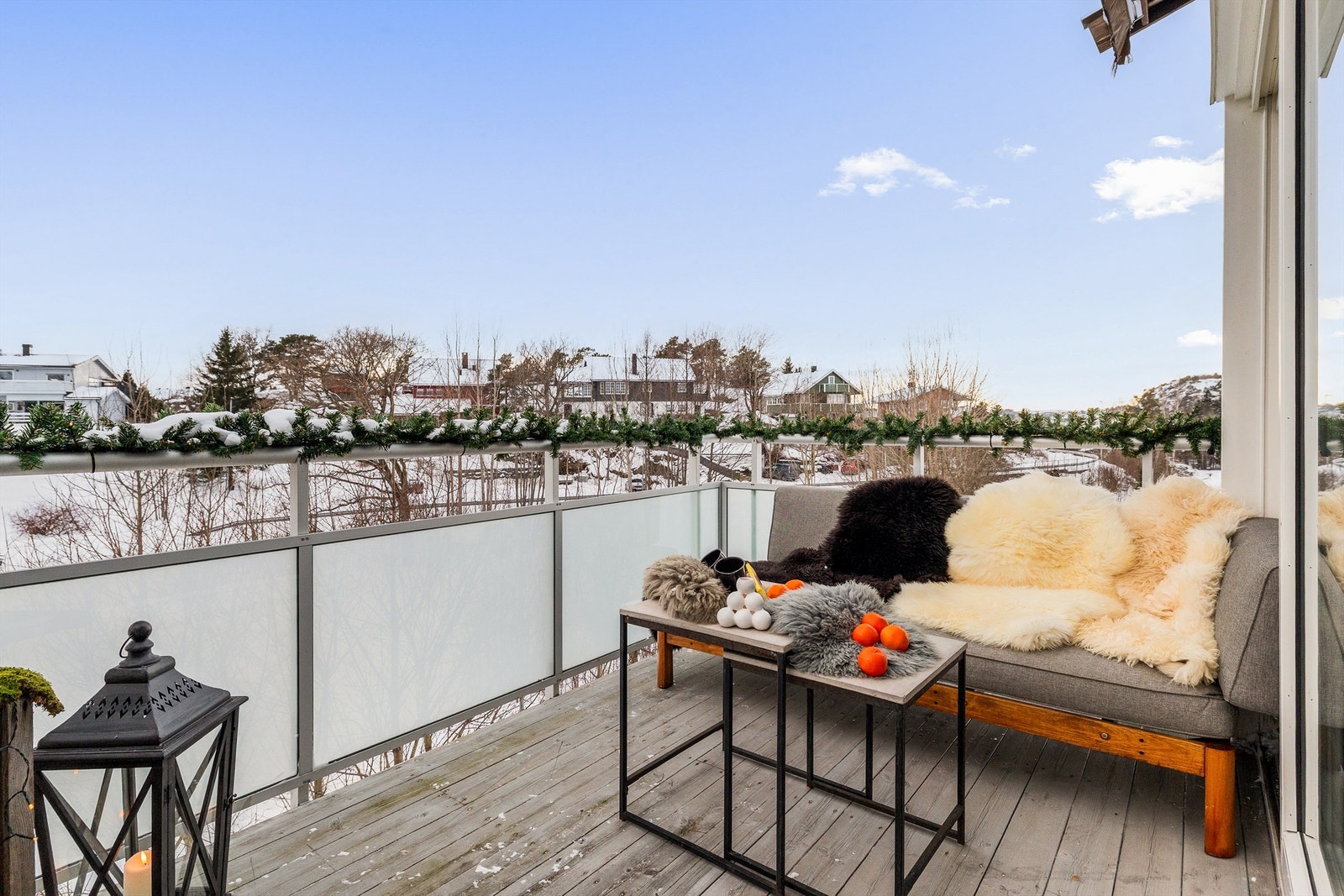 Her er det også montert egen markise. Ypperlig for varme sommerdager og sene kvelder. Galleribilde