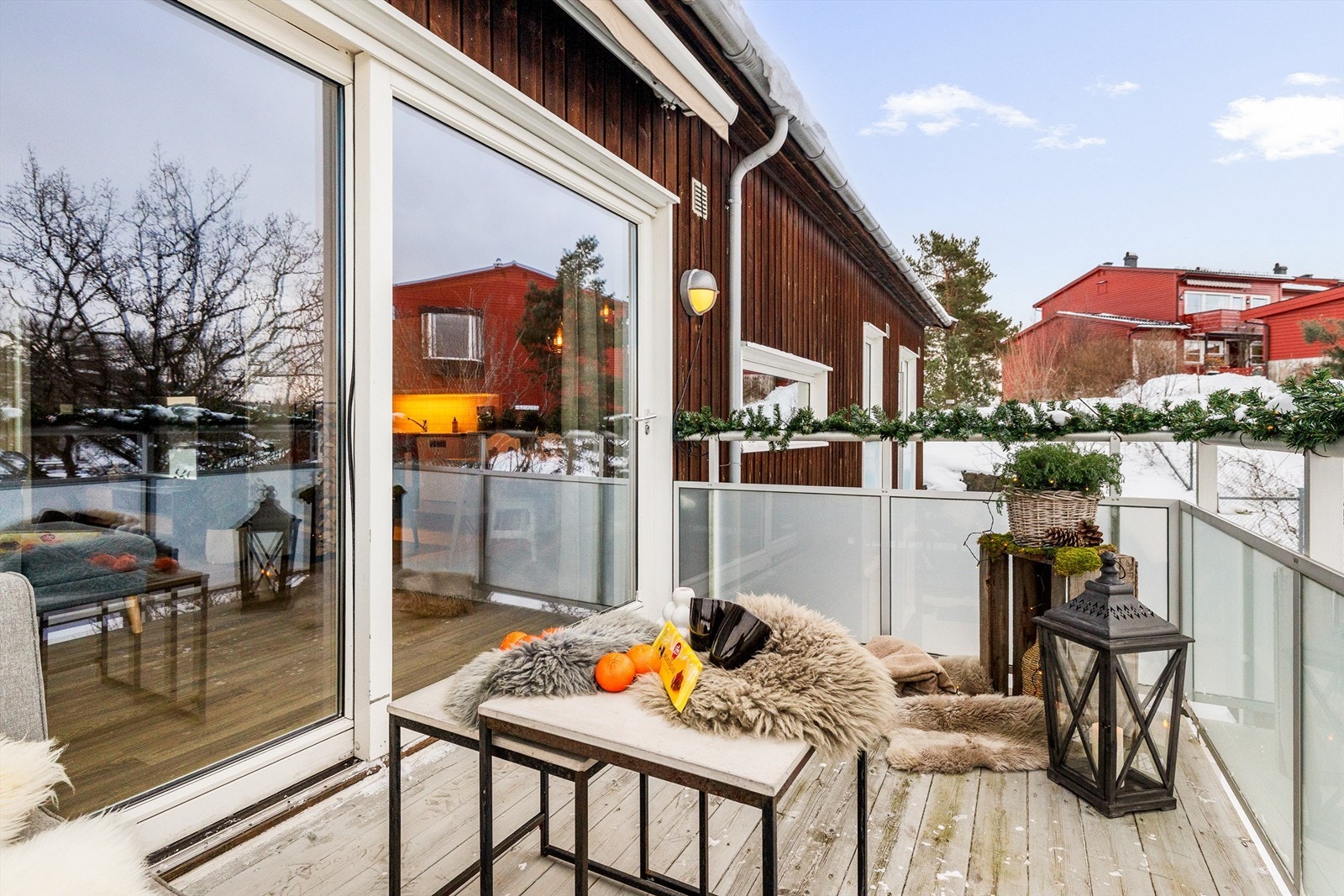 Balkongen mot sørvest har rikelig med sol og et areal på cirka 6 kvm. Galleribilde