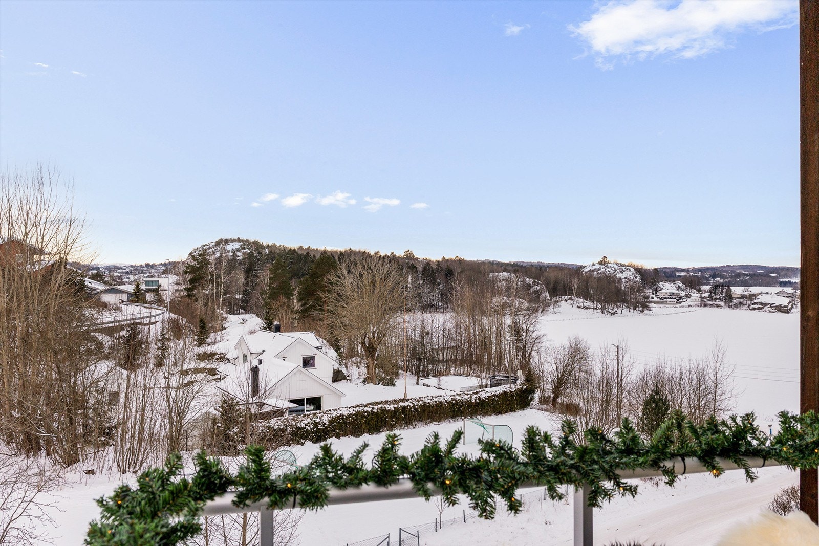 Flott utsyn fra balkongen mot sørvest. Galleribilde