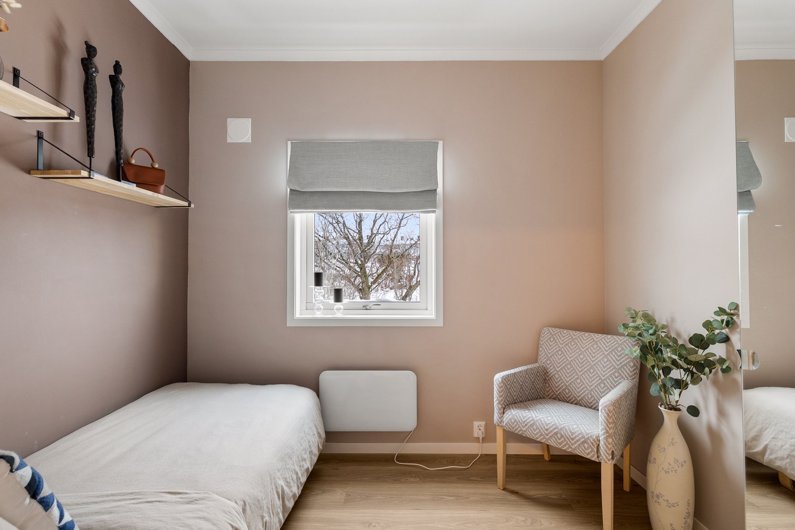 Soverom nummer to. Passer også perfekt som hjemmekontor. Galleribilde