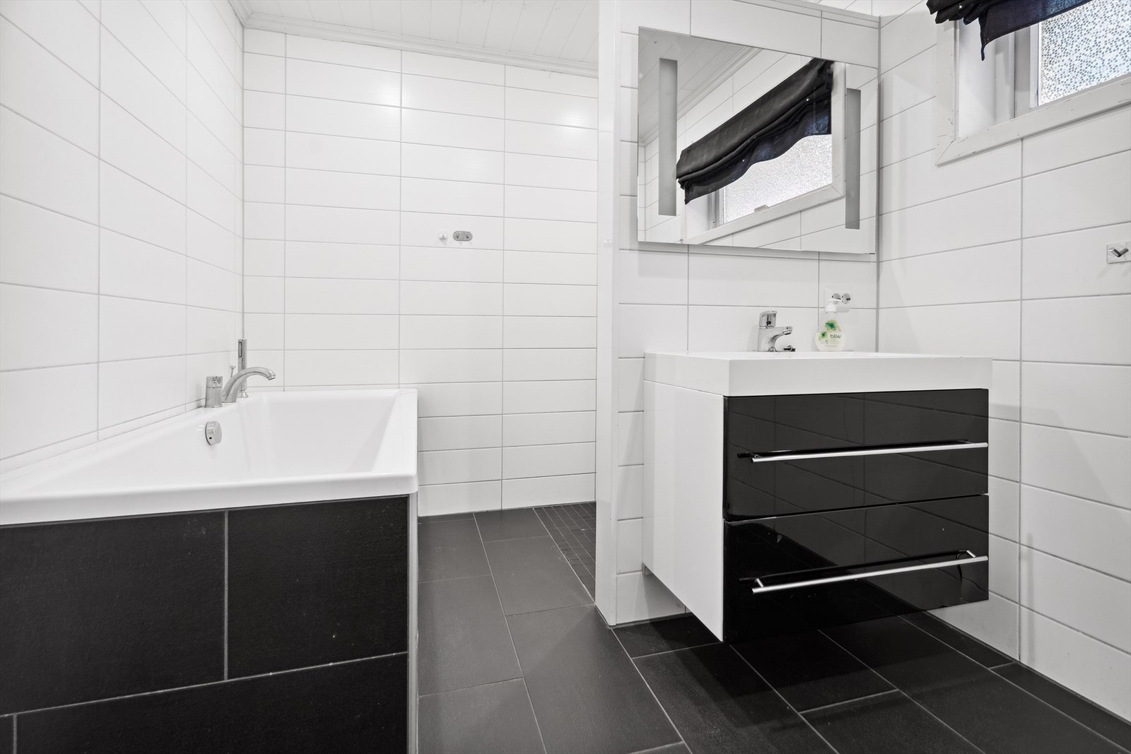 Bad hovedetasje Galleribilde