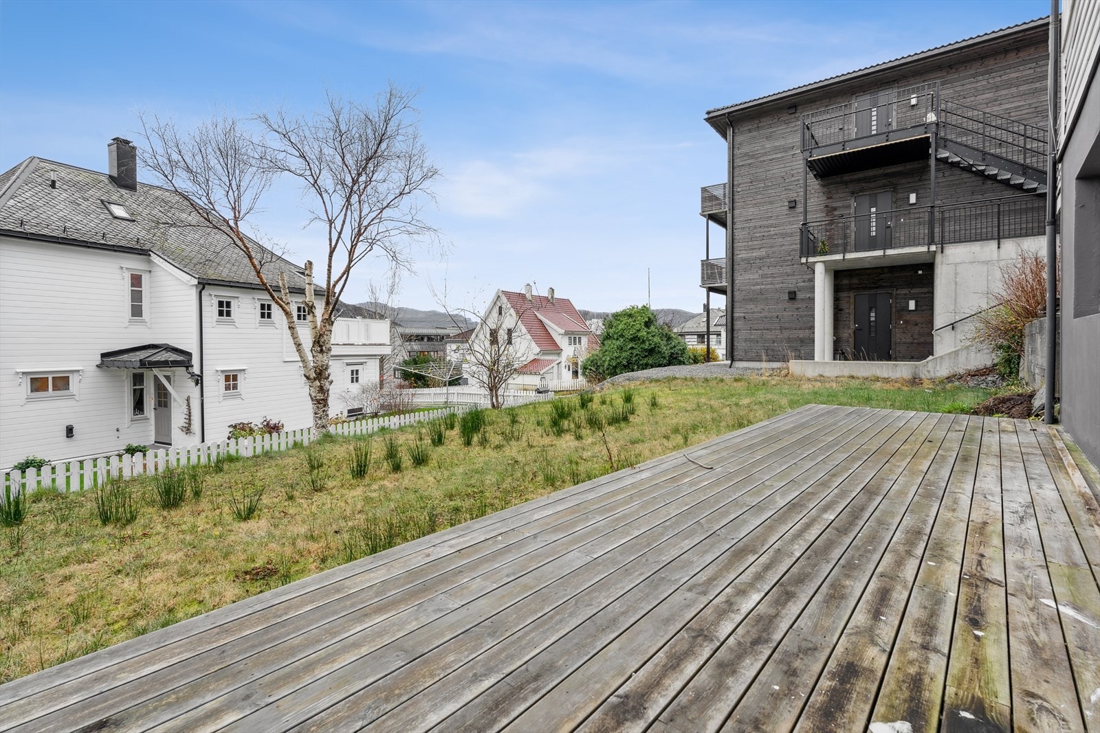 Terrasse med utgang fra underetasjen Galleribilde