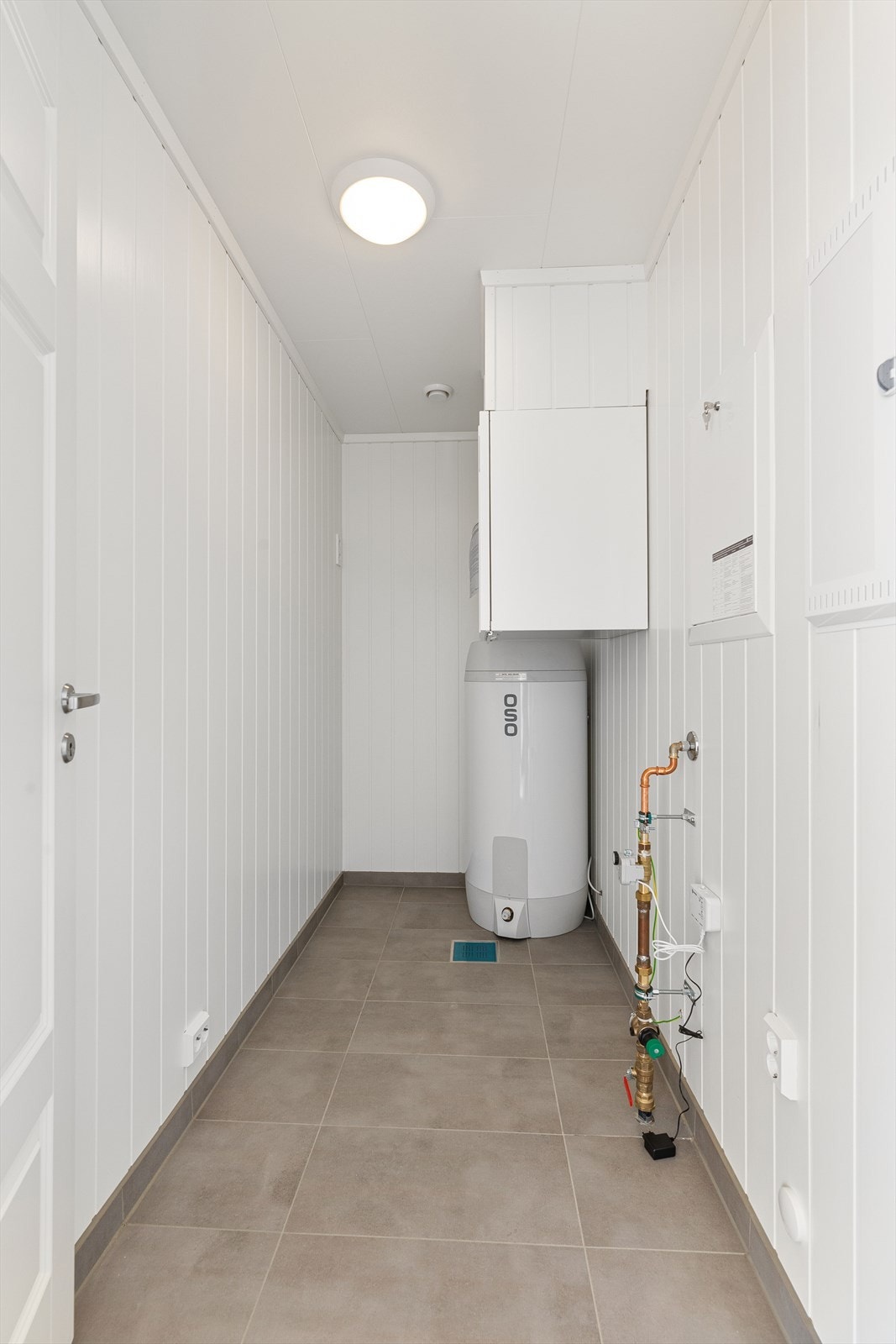 Praktisk innvendig bod med rom for ekstra oppbevaringsplass. Galleribilde