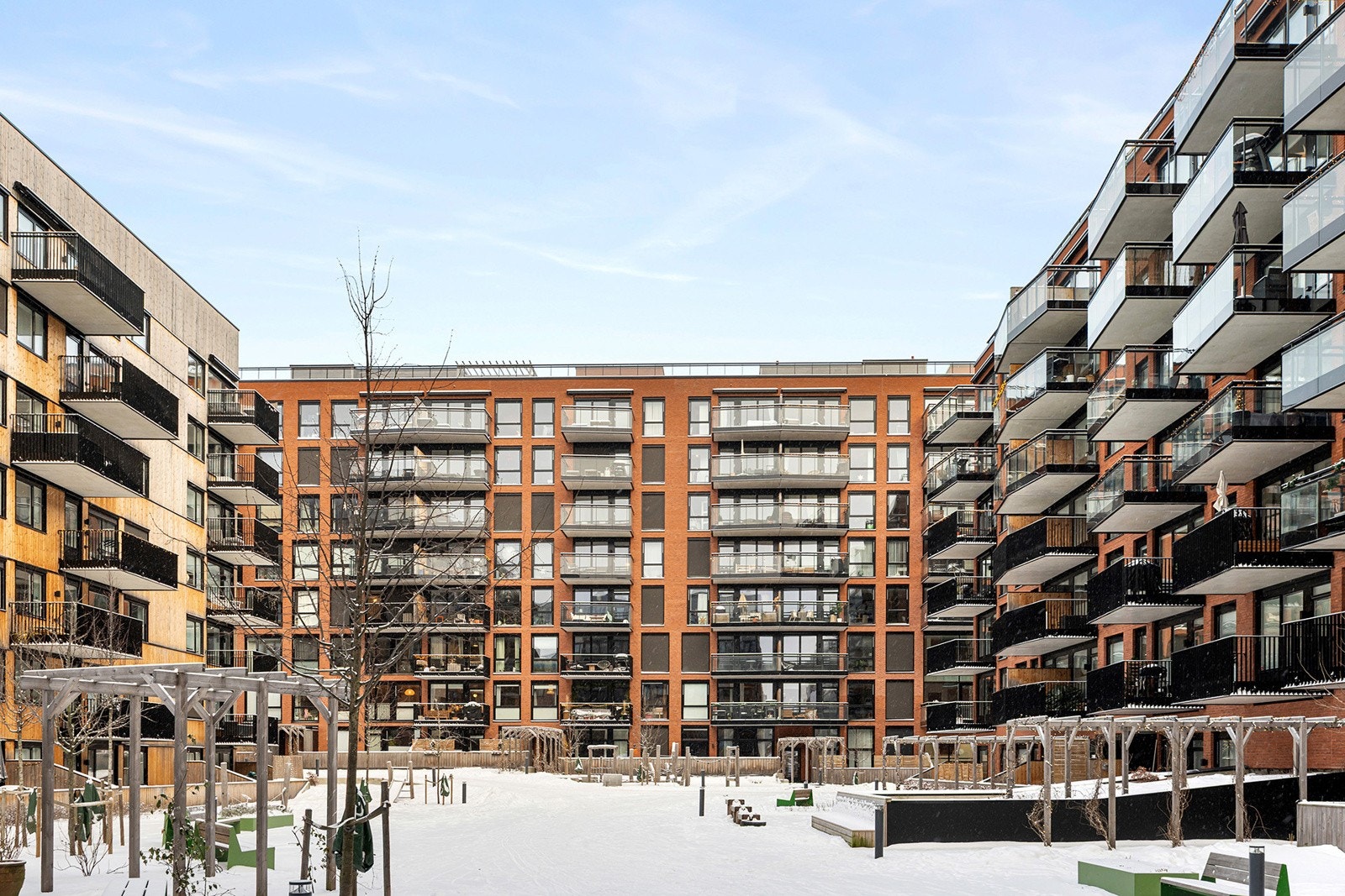 Nyettablert borettslag med hyggelig gårdsrom. Galleribilde