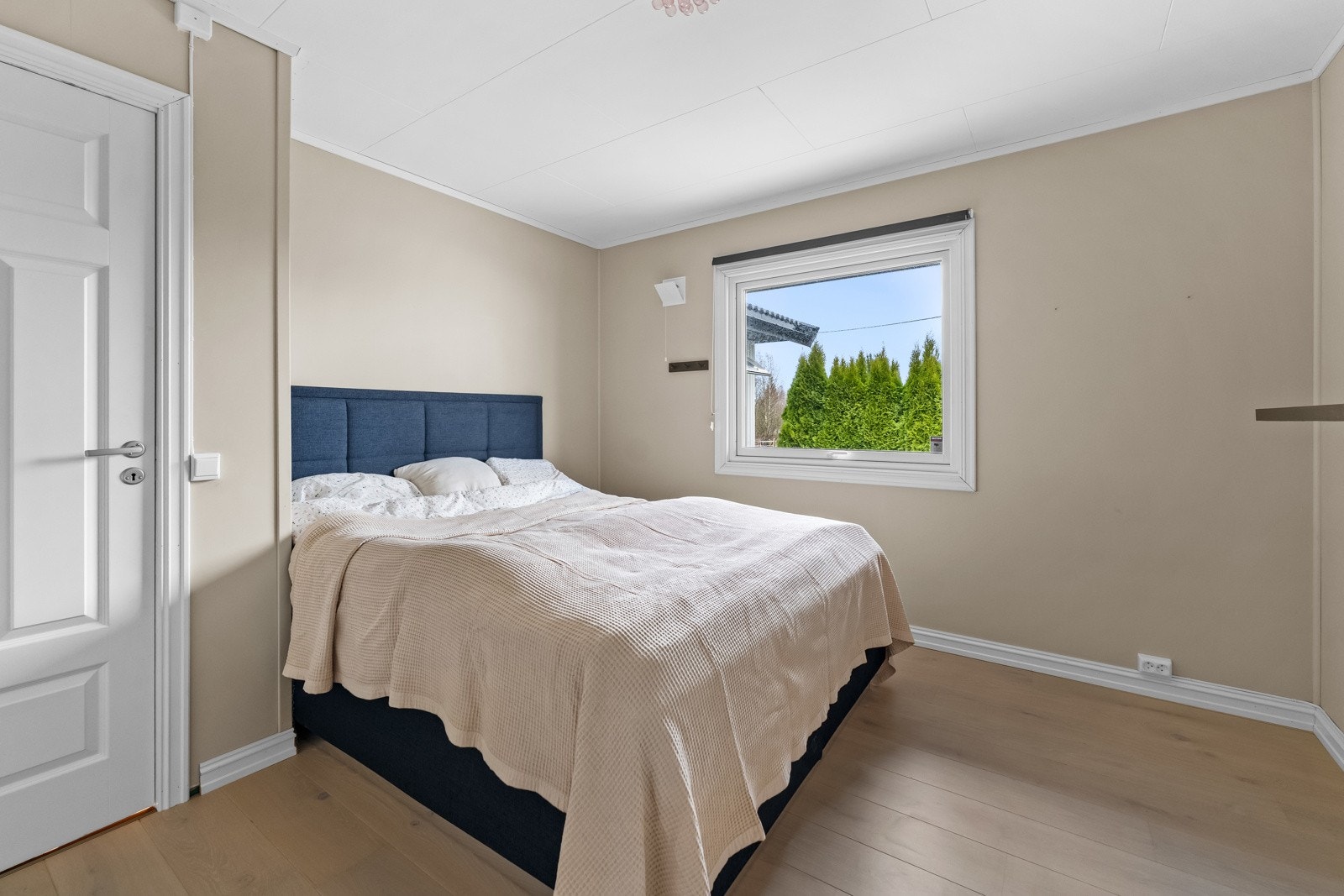 Soverom nr. en. Galleribilde